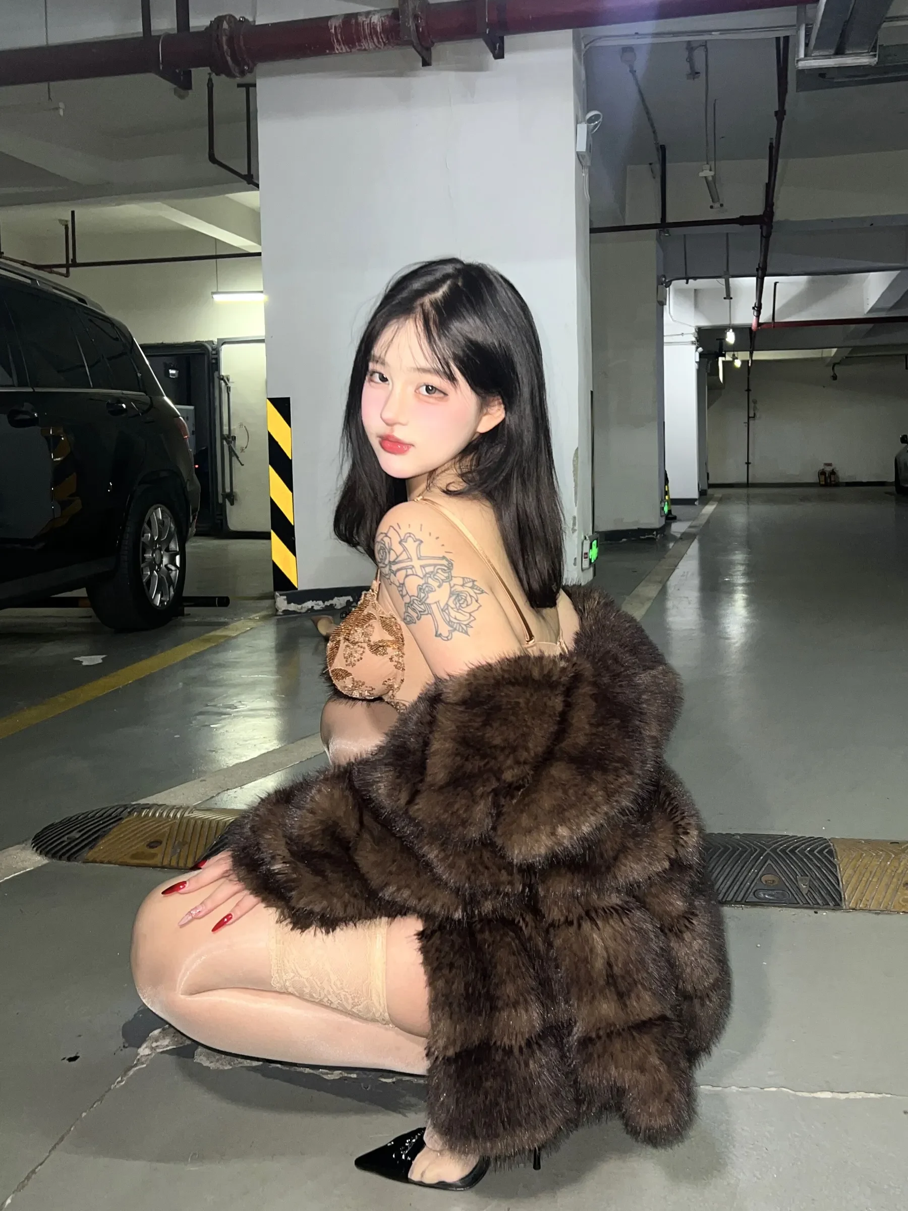 小u优优子 – 貂皮大衣 [50P]高清在线欣赏-撸撸奈子