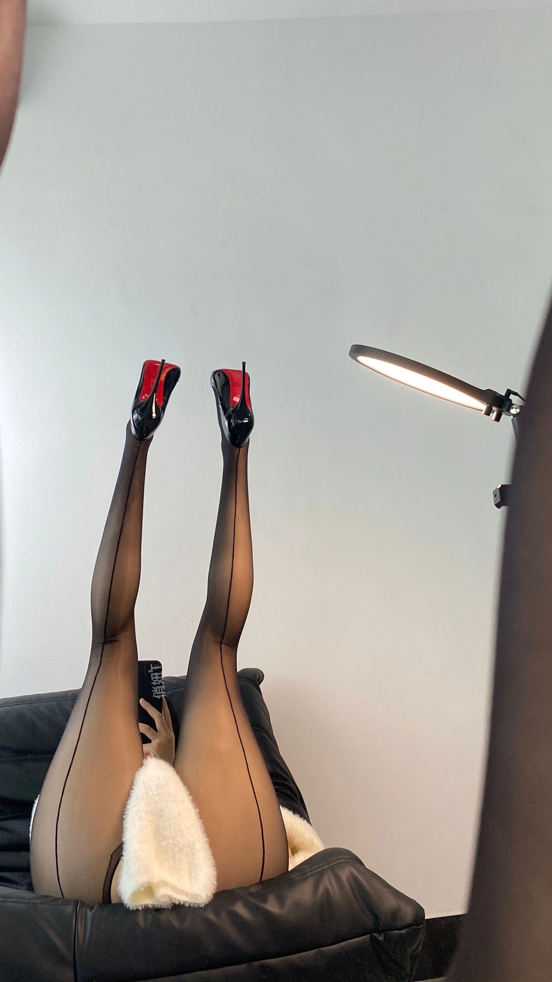 俏妞qiaoniuTT – 透视黑丝插图5