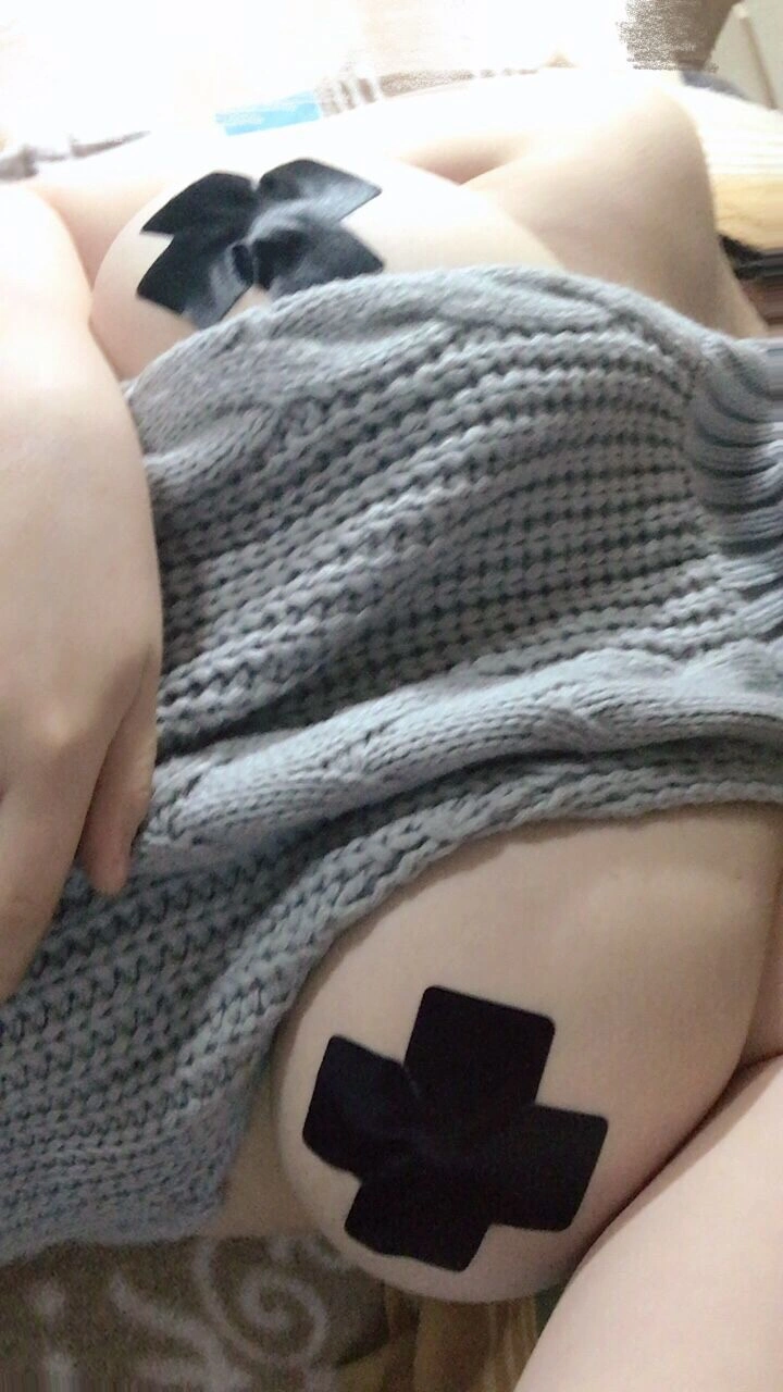 奶兔biubiu – 灰色毛衣插图4