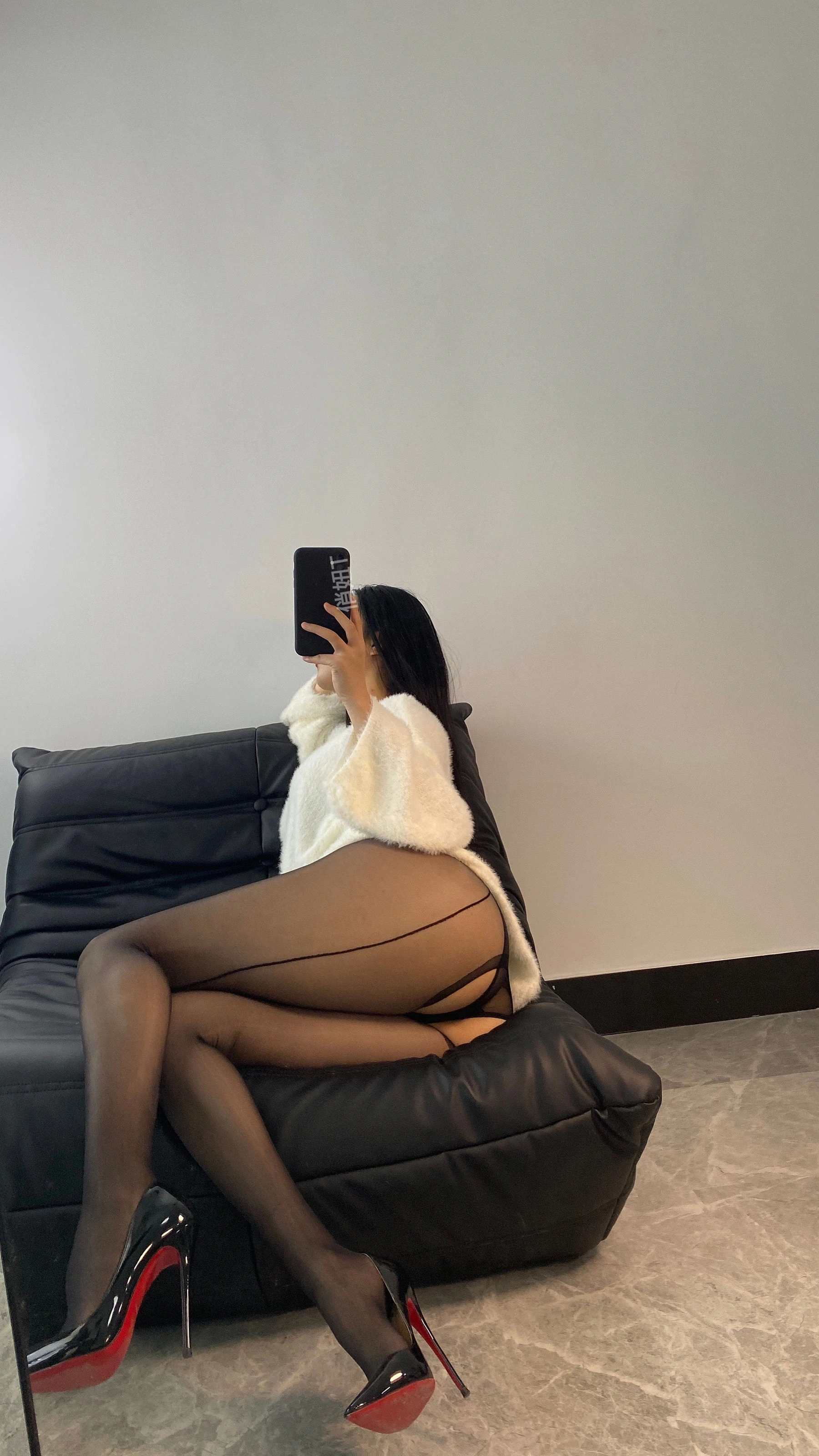 俏妞qiaoniuTT – 透视黑丝插图2