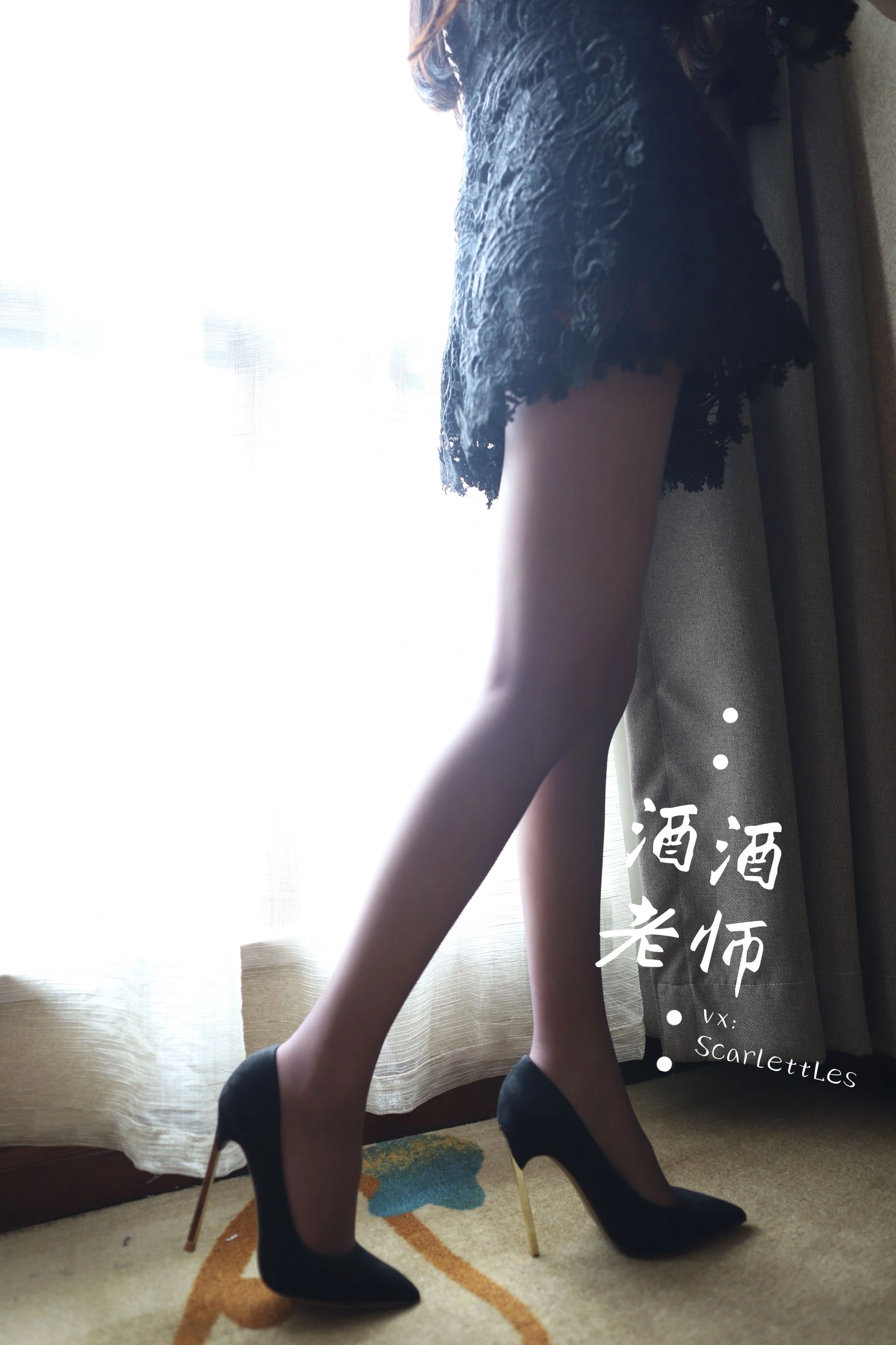 酒酒老师 – 开裆丝的紫色诱惑插图3