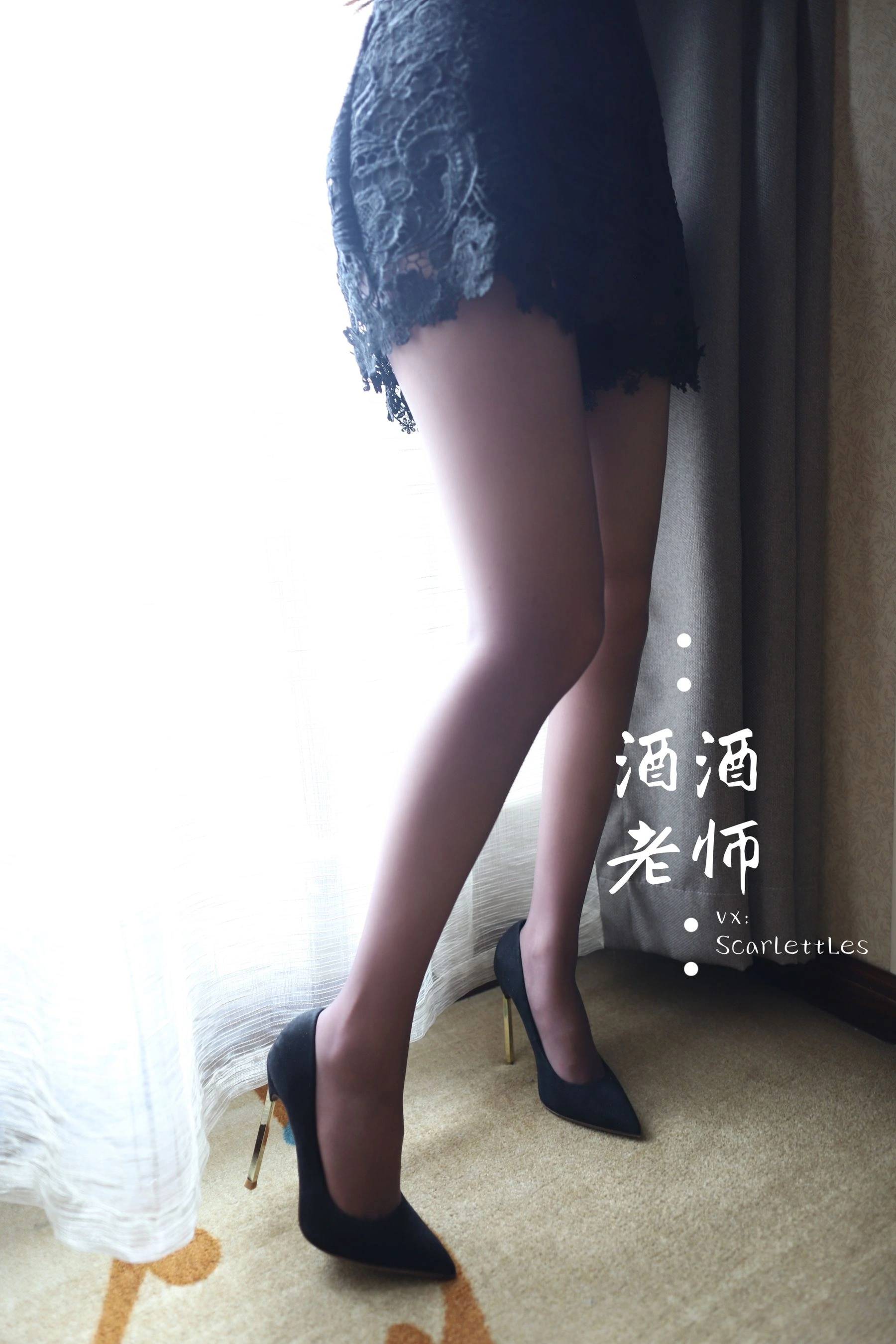 酒酒老师 – 开裆丝的紫色诱惑插图1