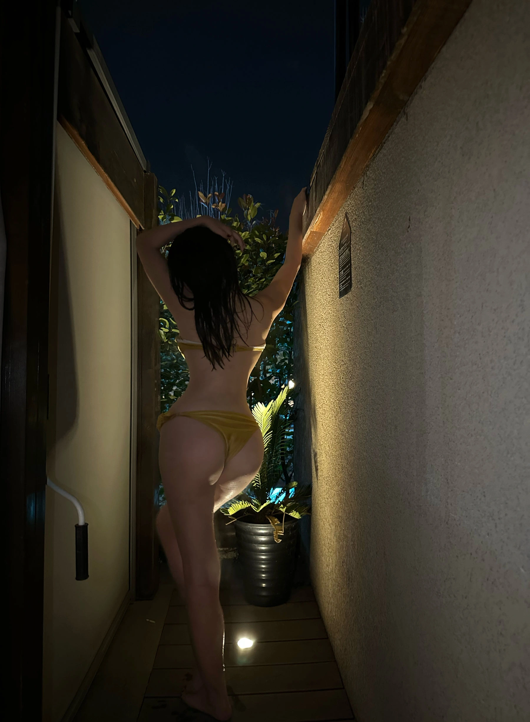 奶宝妹纸 – 深夜游泳池高清在线欣赏-撸撸奈子