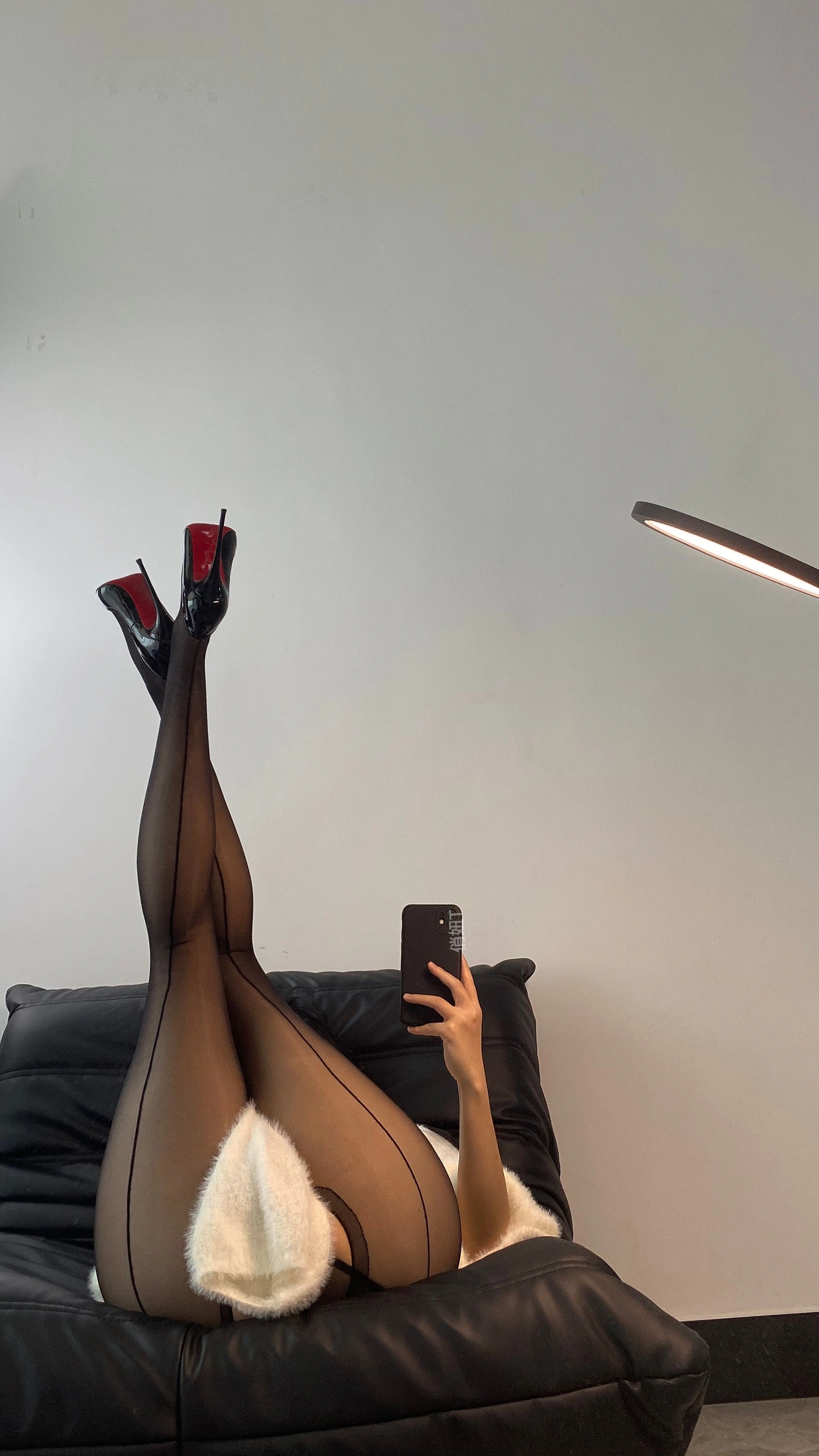 俏妞qiaoniuTT – 透视黑丝插图6