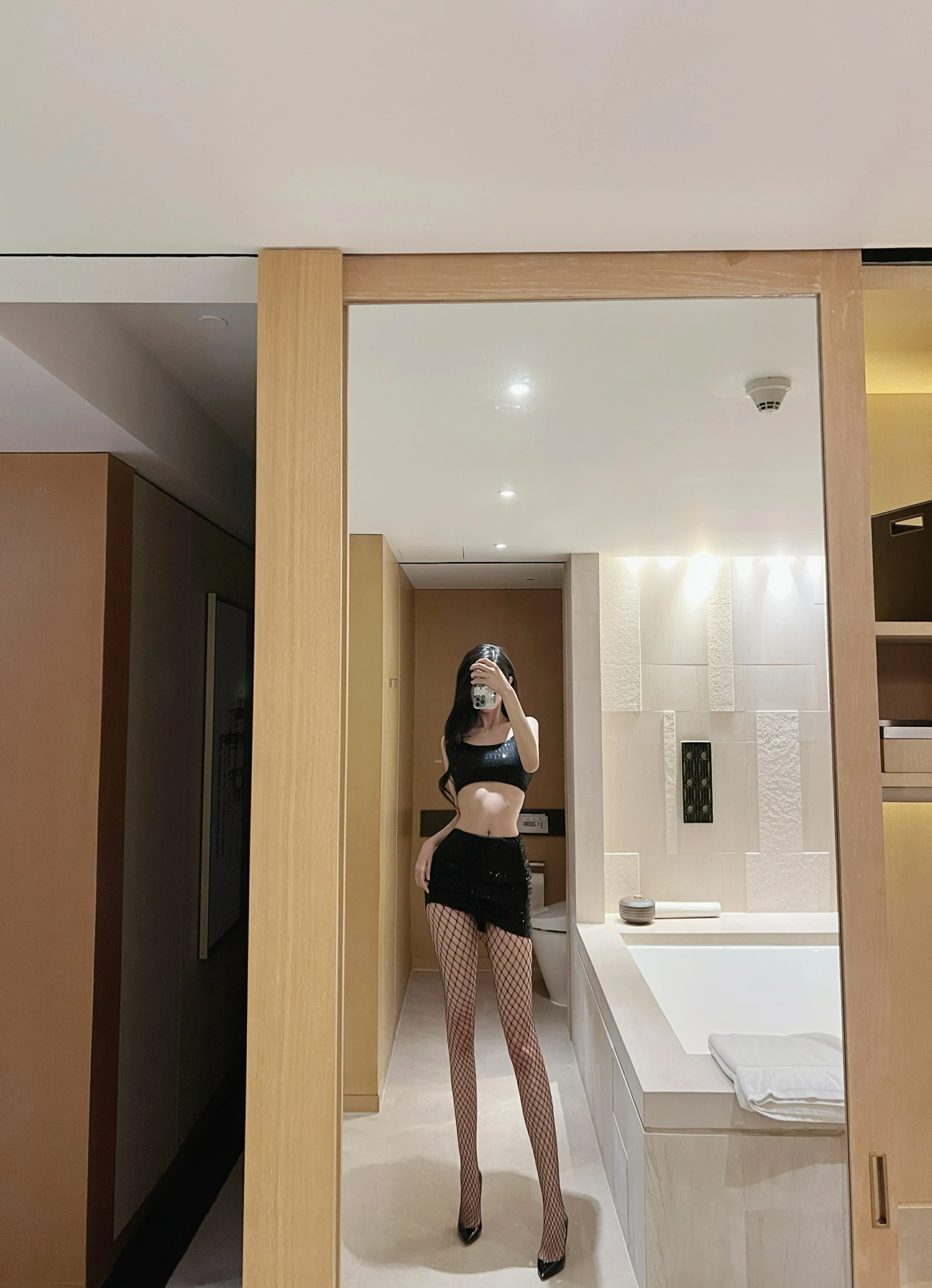 葛征GEZHENG – 黑si网洞袜加超好看抹胸装 [23P]插图1