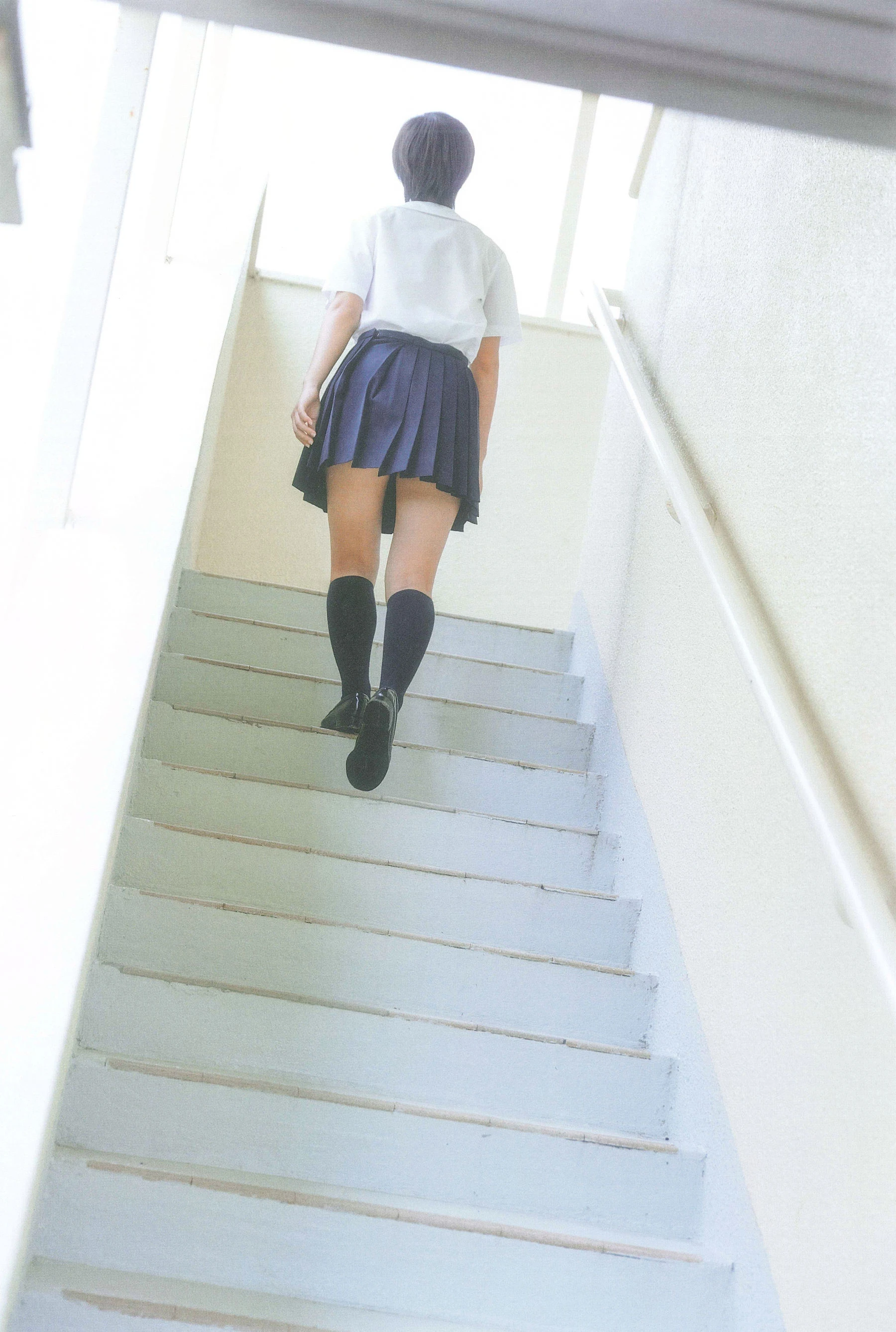 Manami Arai 新井愛瞳『セブンティーンズ?ブルー』1st写真集插图5