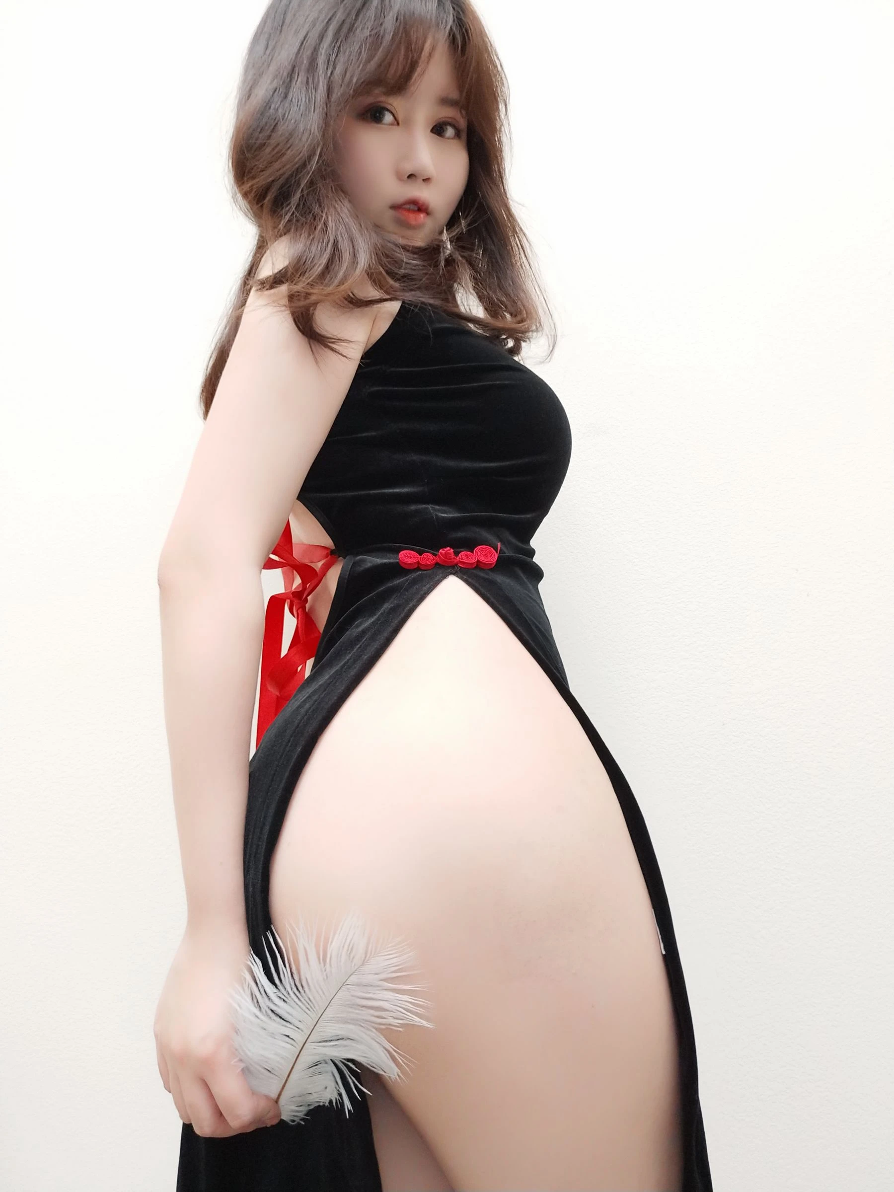 蜜桃少女是依酱呀 旗袍高清在线欣赏-撸撸奈子