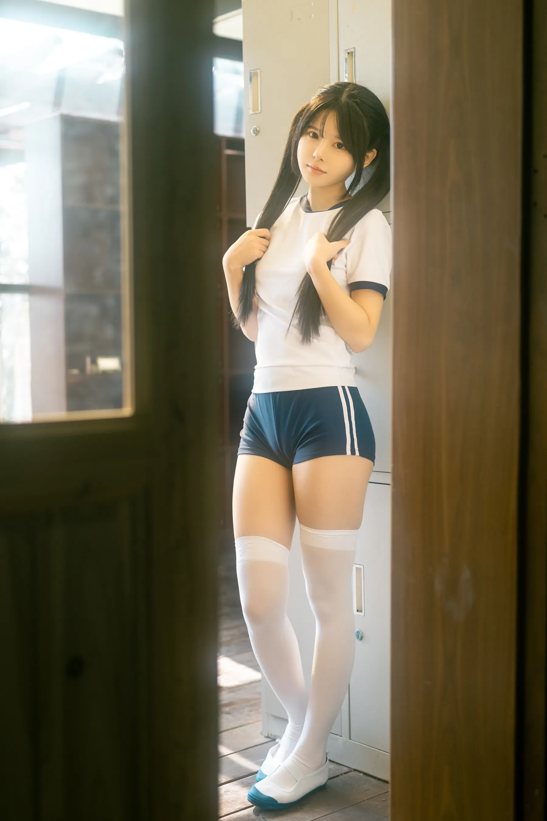 (4)