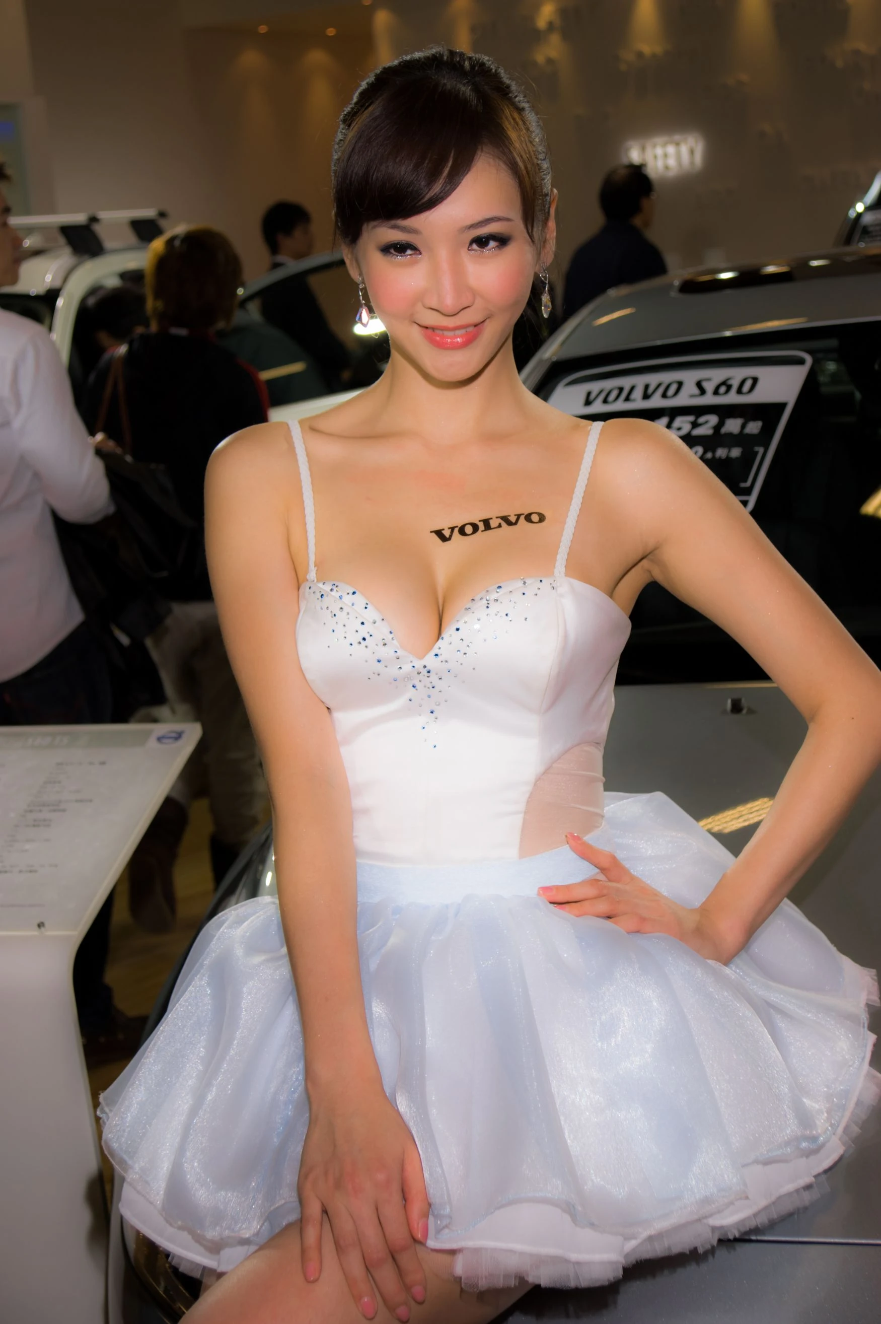 Mia魏靖軒《VOLVO车展美乳系列》高清套图插图1