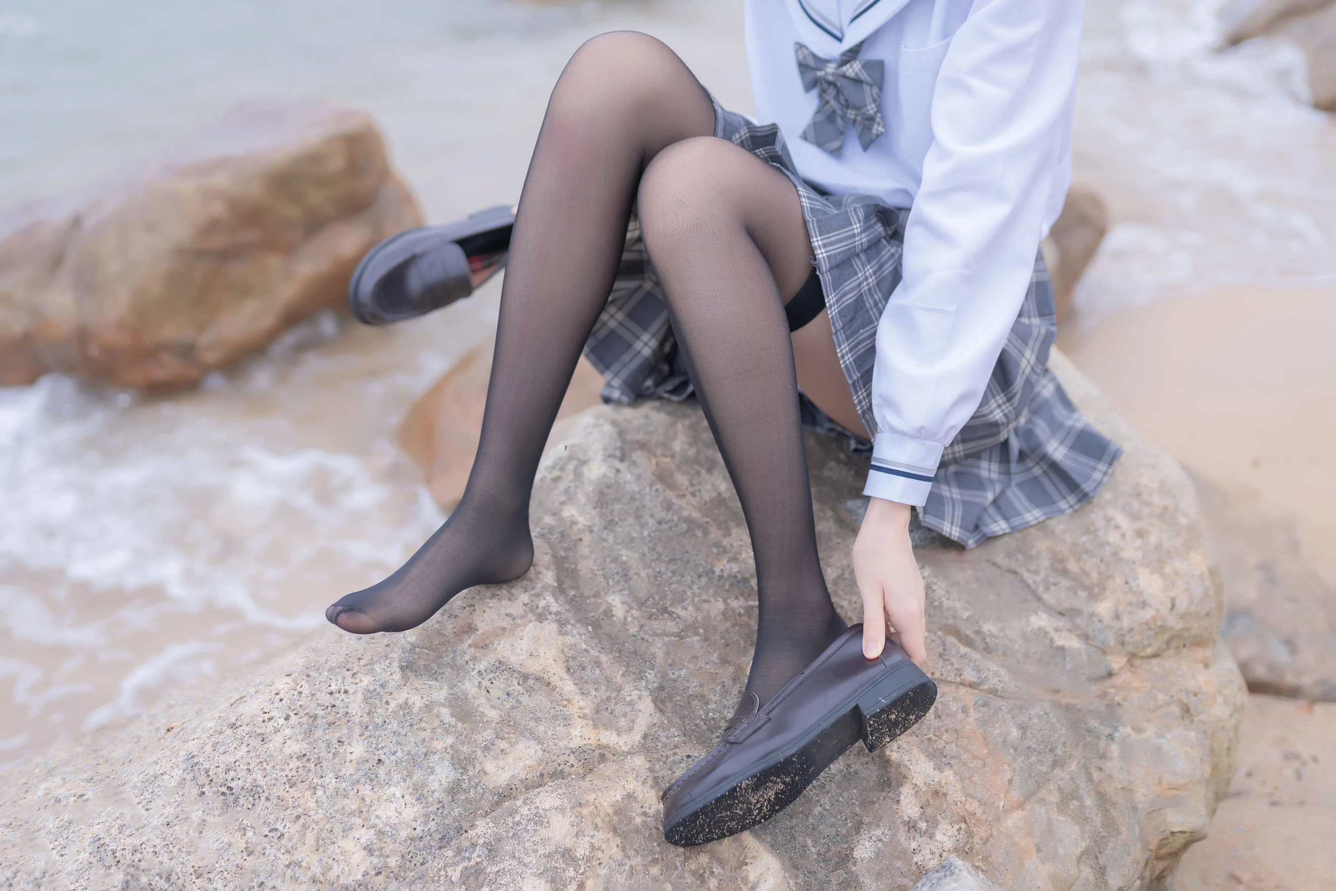 萌系小姐姐木绵绵OwO – 海边JK插图3