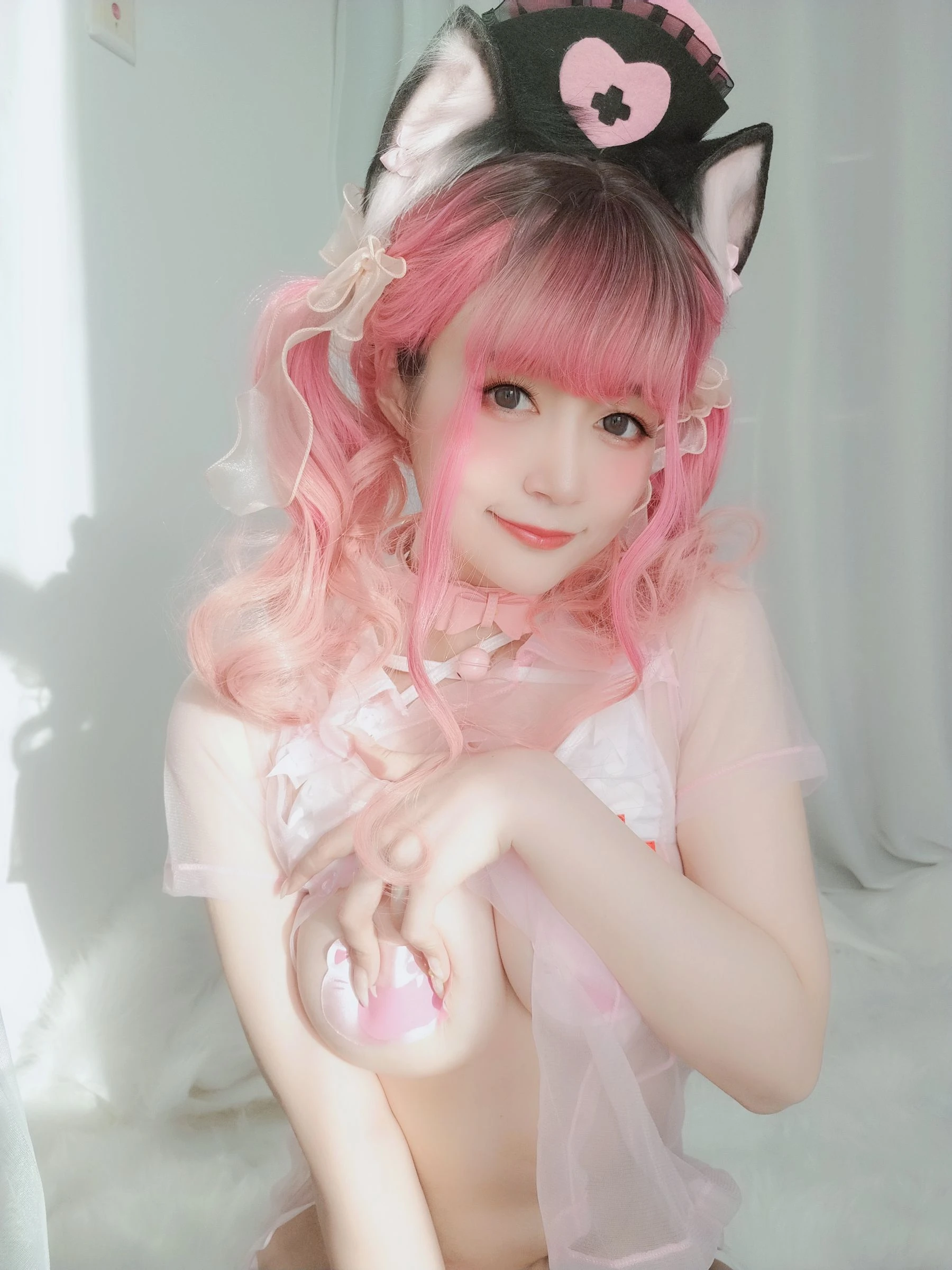Coser小姐姐白银 – 猫咪护士插图2