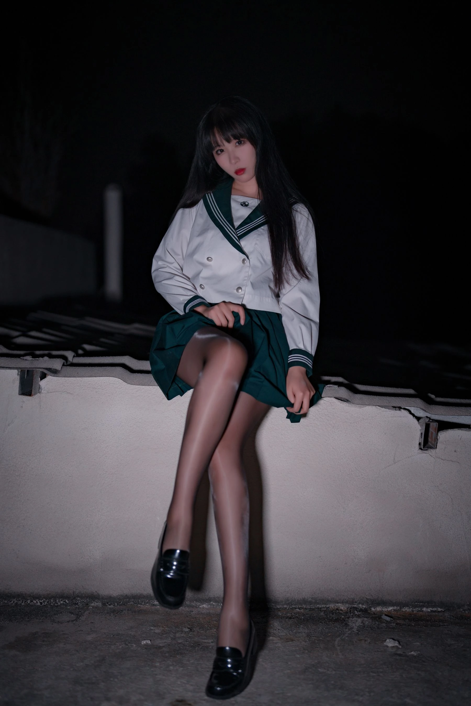 轩萧学姐 – 屋顶JK [11P]插图2