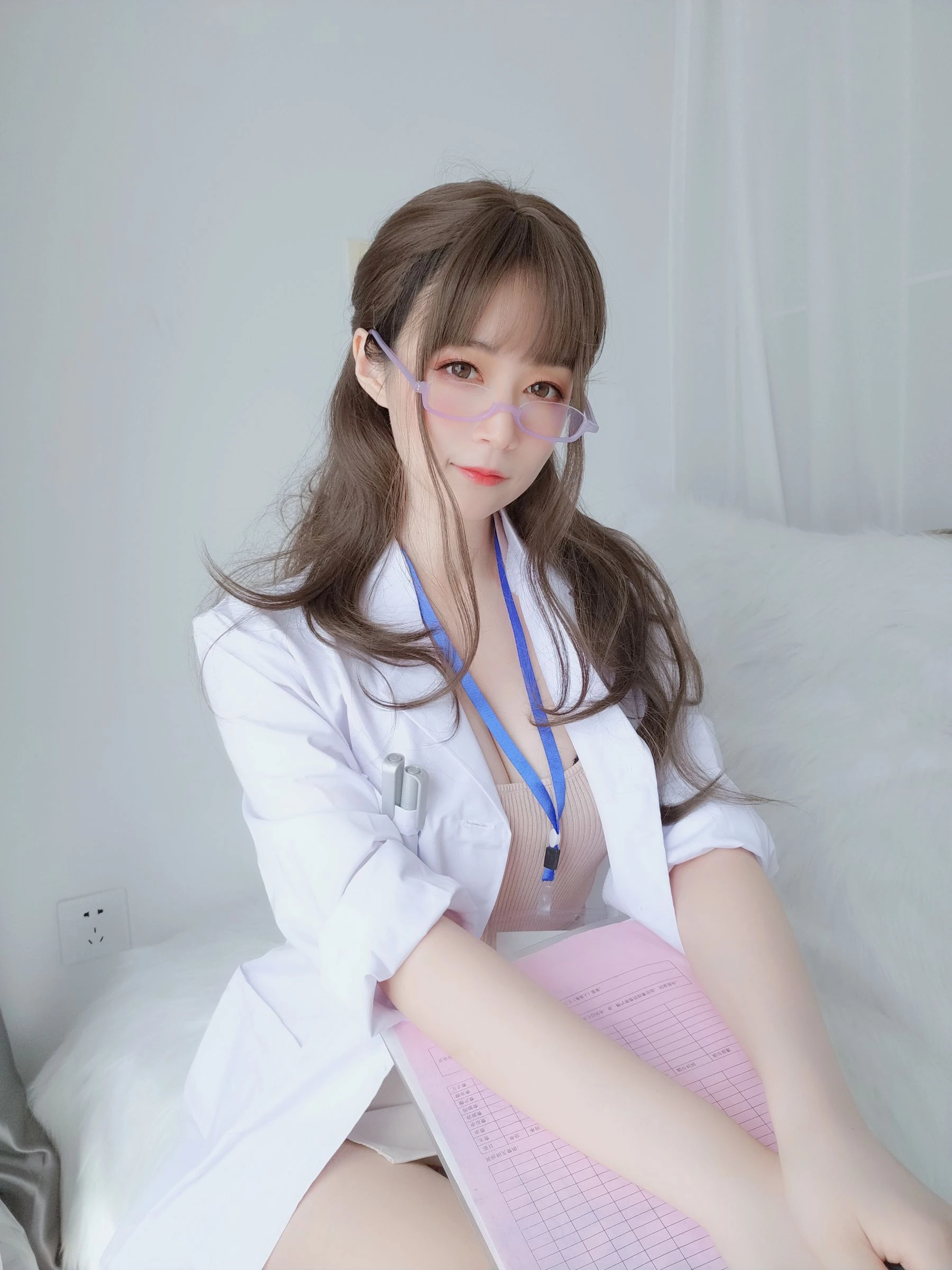 Coser小姐姐白银 – 私人医生插图1