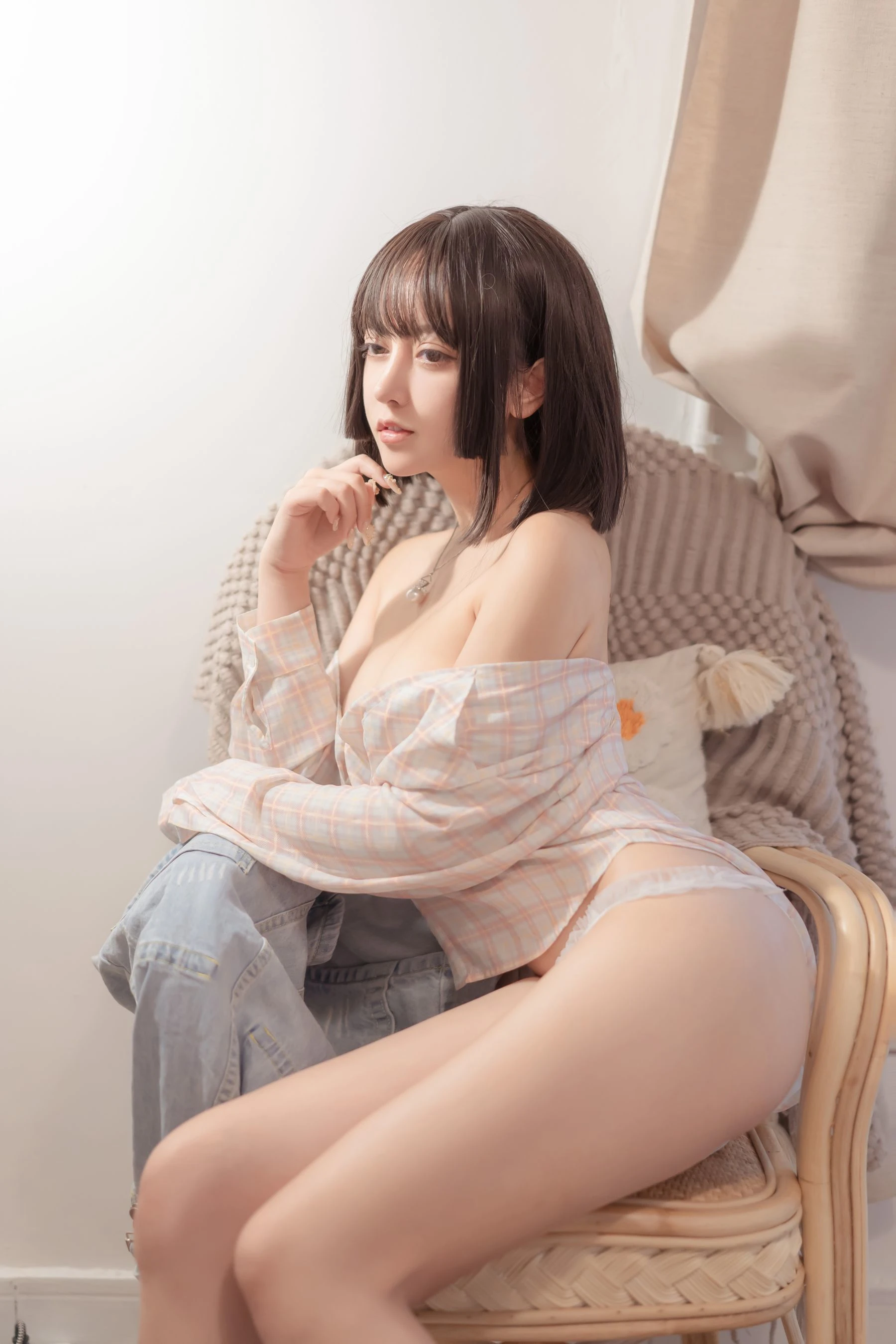 斗鱼米线线sama写真 背带裤插图6