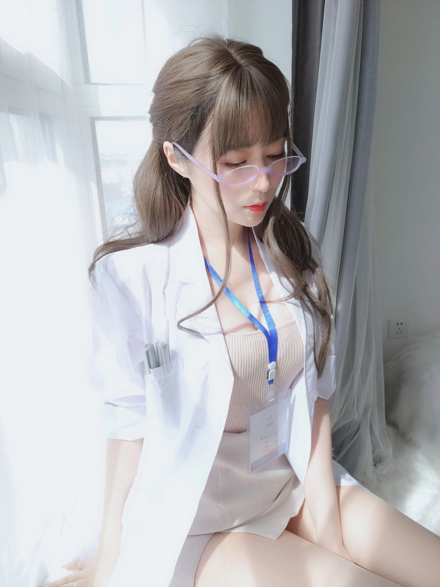 Coser小姐姐白银 – 私人医生高清在线欣赏-撸撸奈子