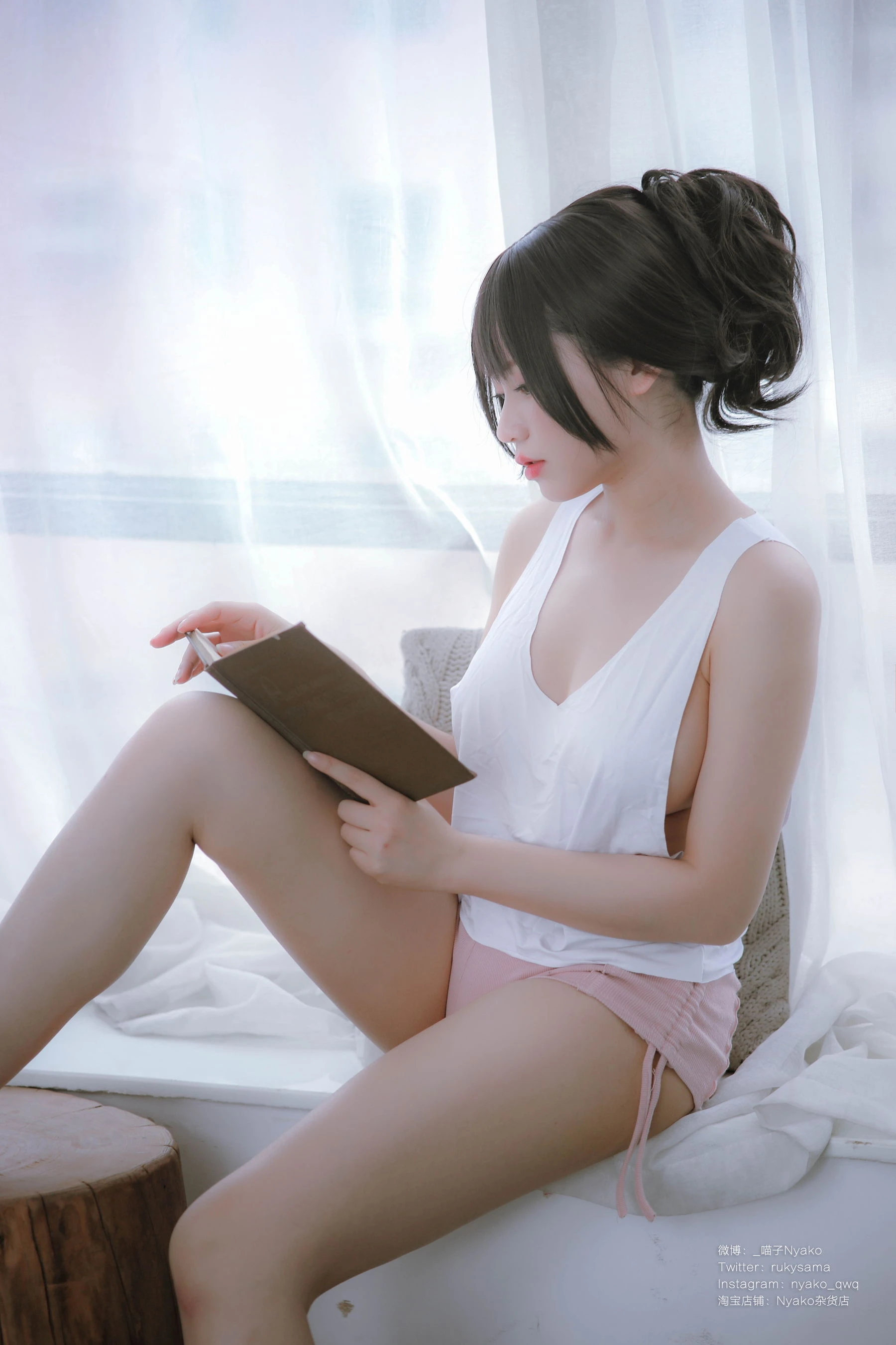 萌妹子Nyako喵子 – 隣のやばいお姉さん 背心高清在线欣赏-撸撸奈子