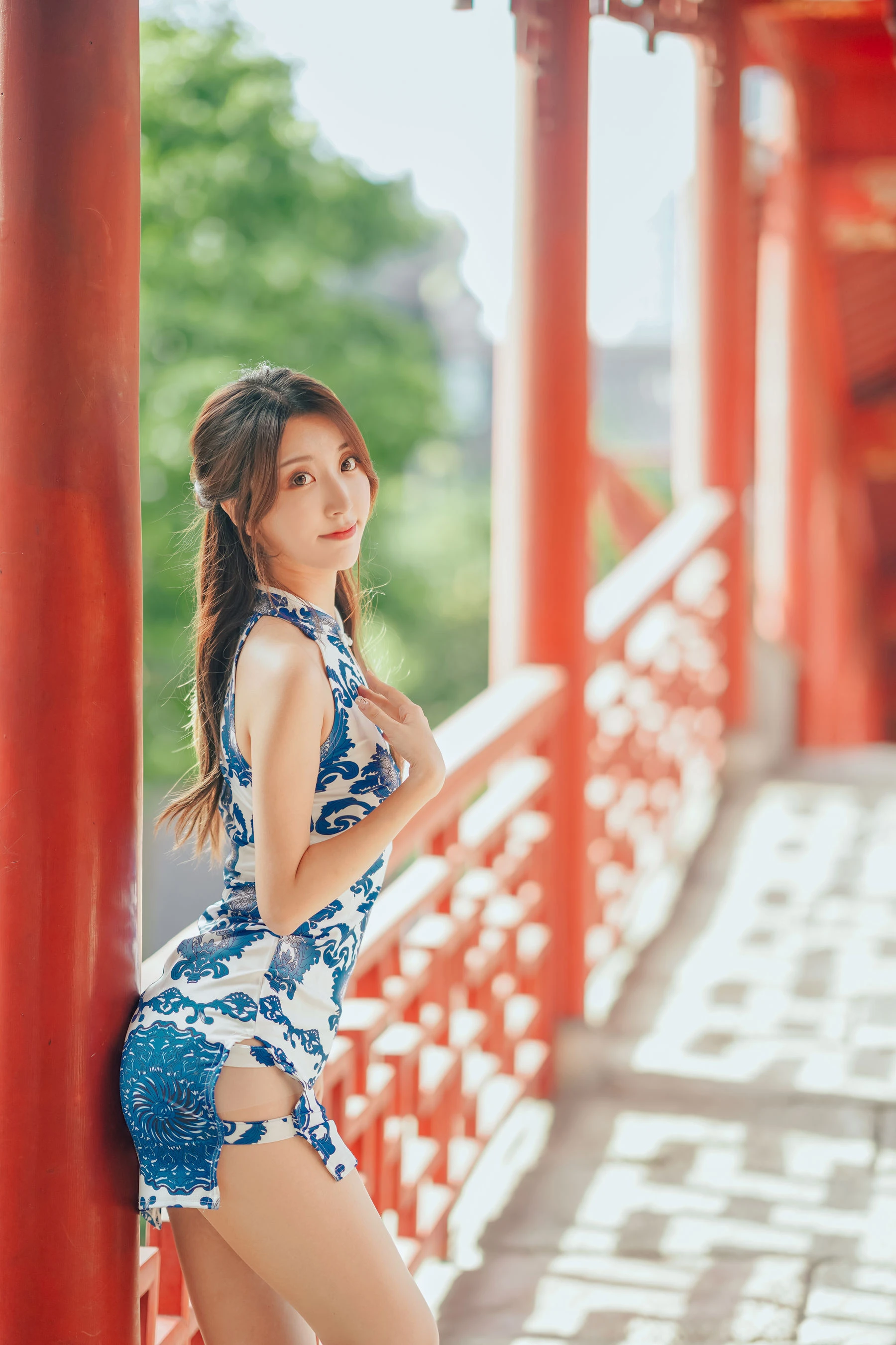 人气Coser黑川 – 青花旗袍插图1