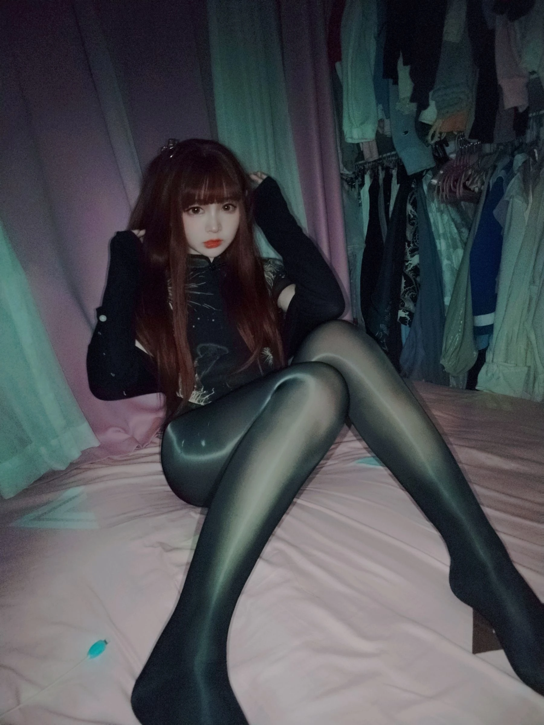 二次元美女古川kagura – 亮丝黑旗袍插图3