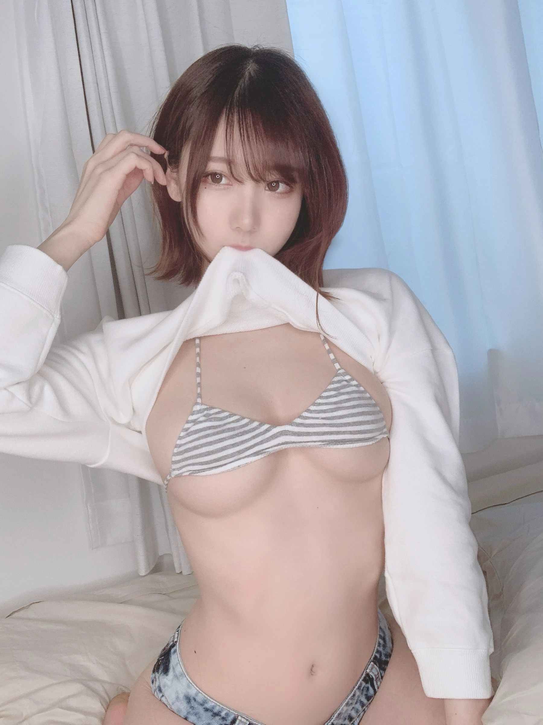 日本甜美COSERけんけん[fantia] 2020.05 ショート丈スウェット×スポブラ [10P]插图2
