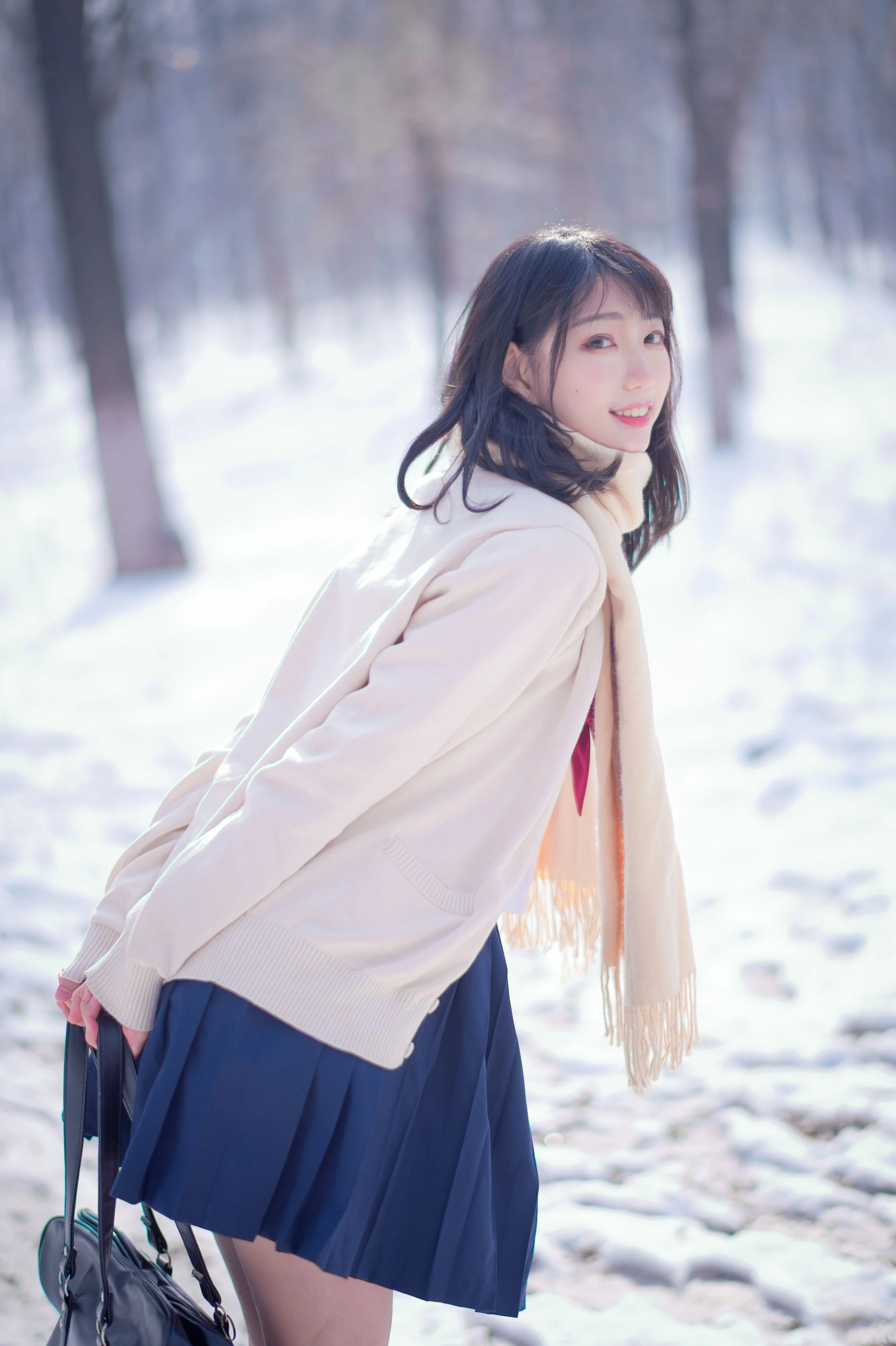 周叽是可爱兔兔 – 雪景JK [15P]插图3