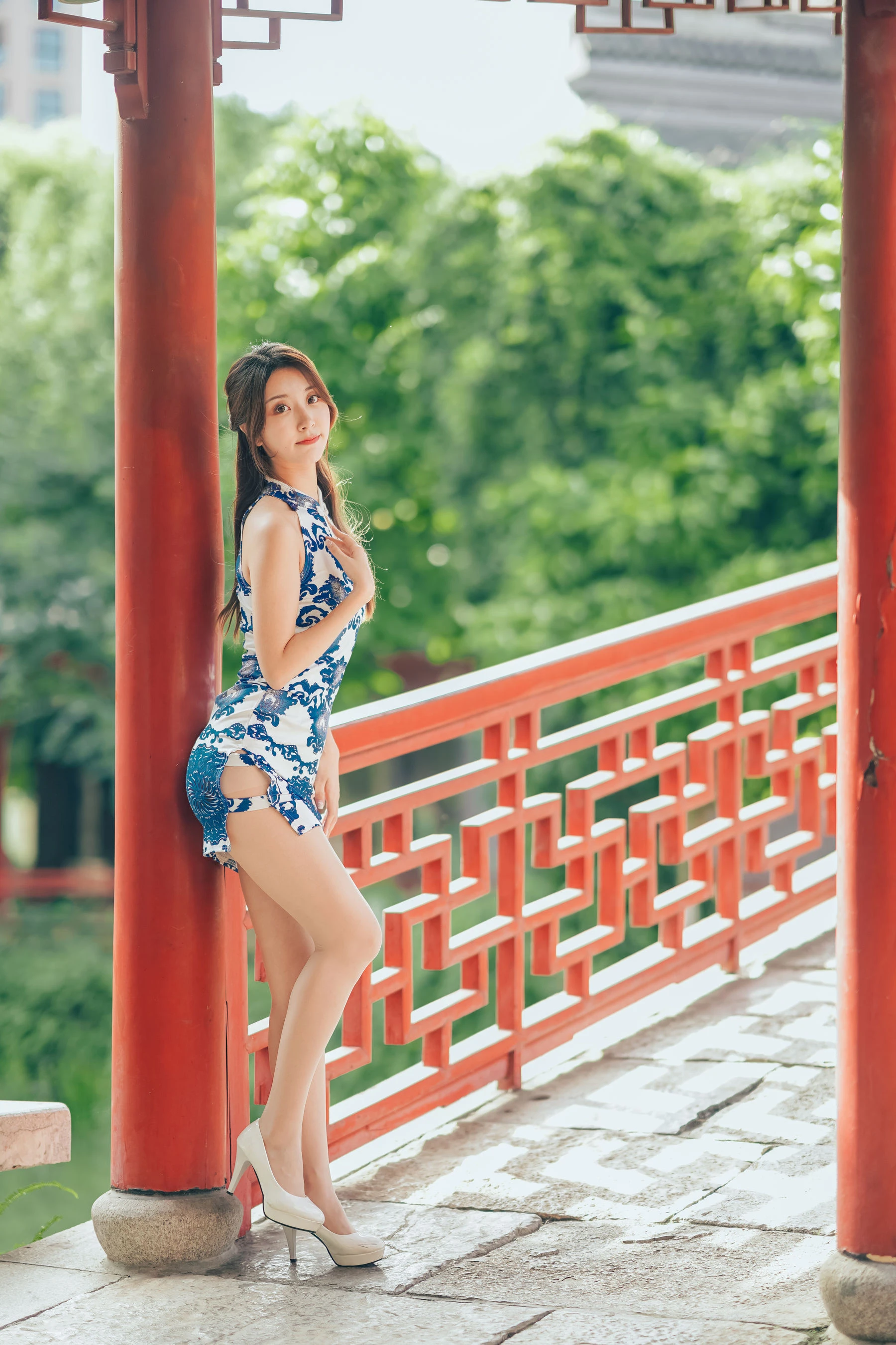 人气Coser黑川 – 青花旗袍插图8