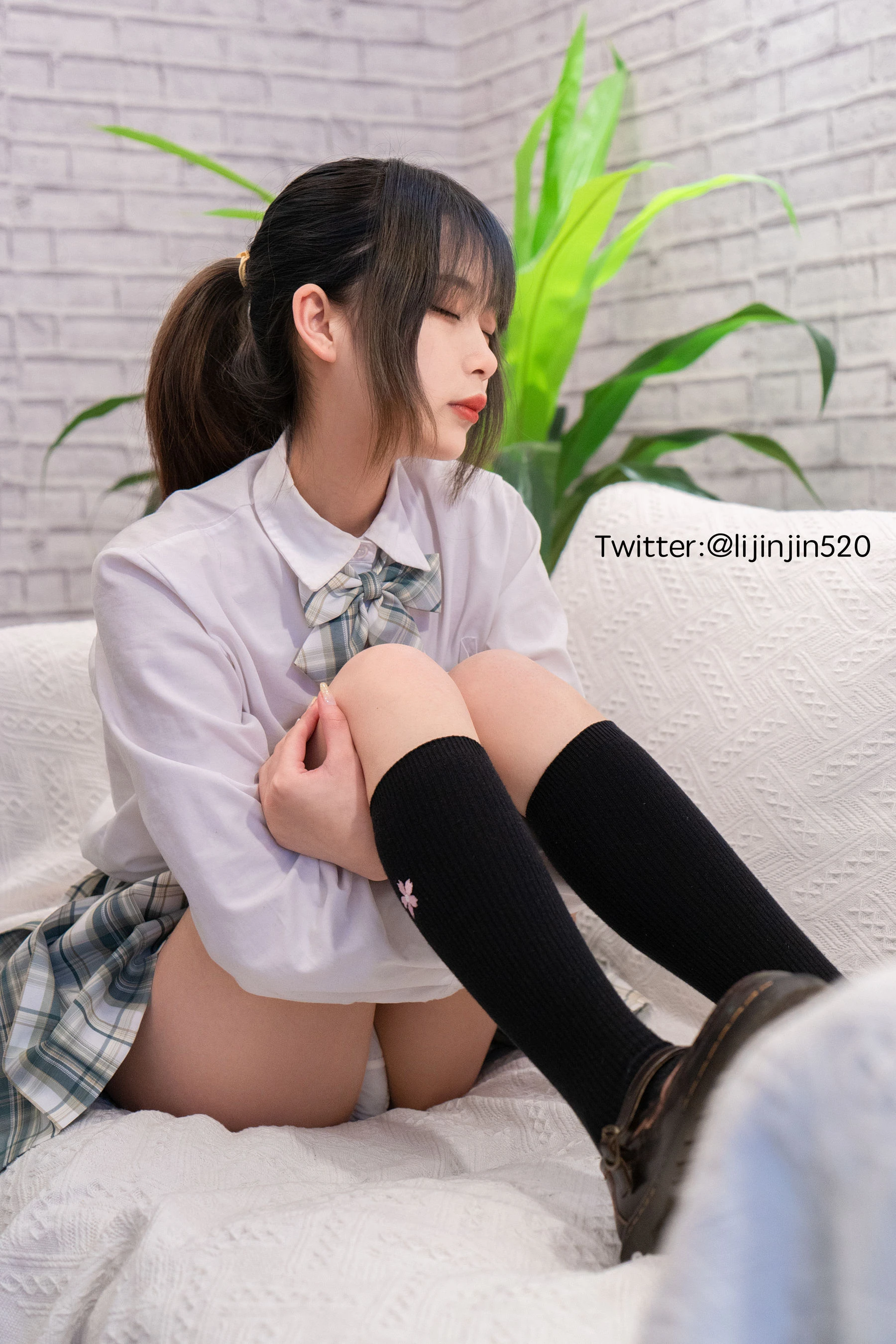 梨瑾瑾 – 室内JK [25P]插图1