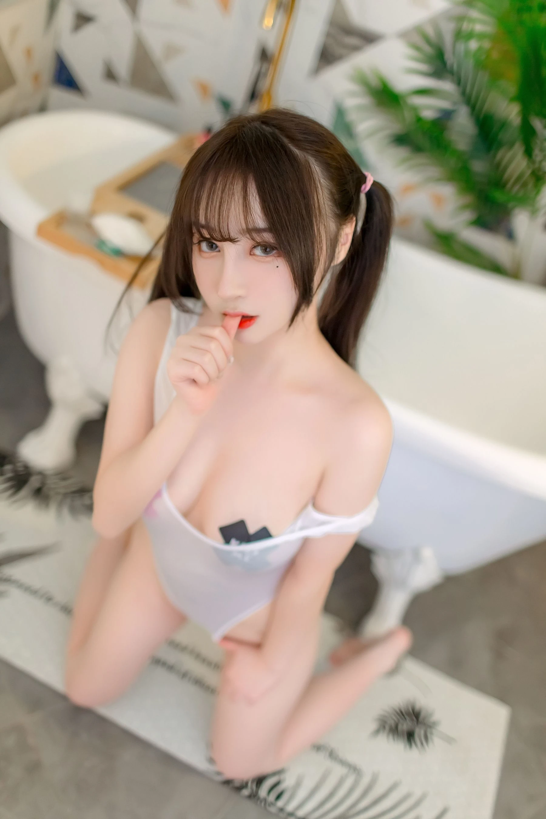 斗鱼主播尤猫醒醒ovo – 浴缸泳衣插图4