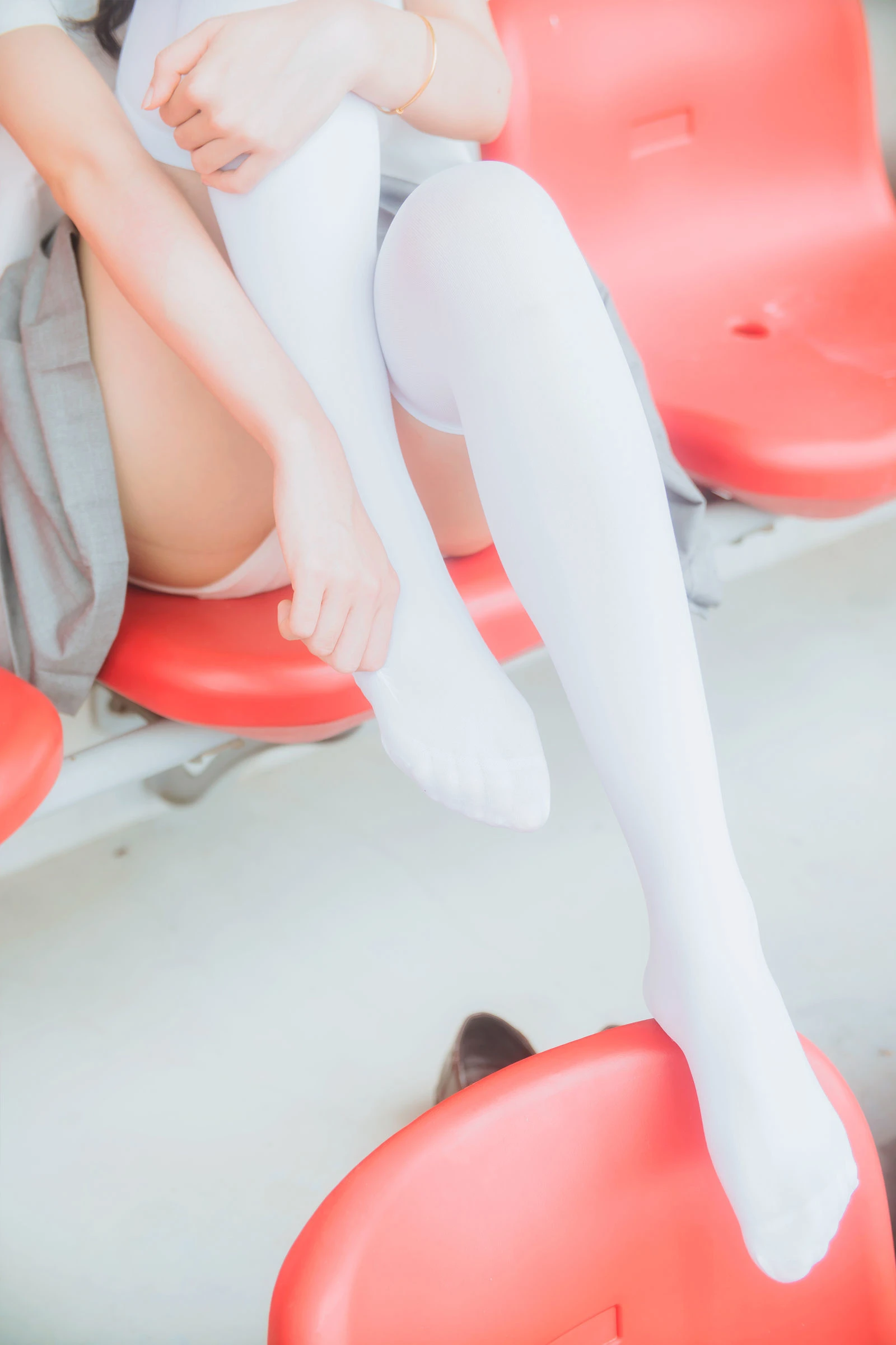 [萝莉COS] 木绵绵OwO – 灰色JK制服 [38P]插图6