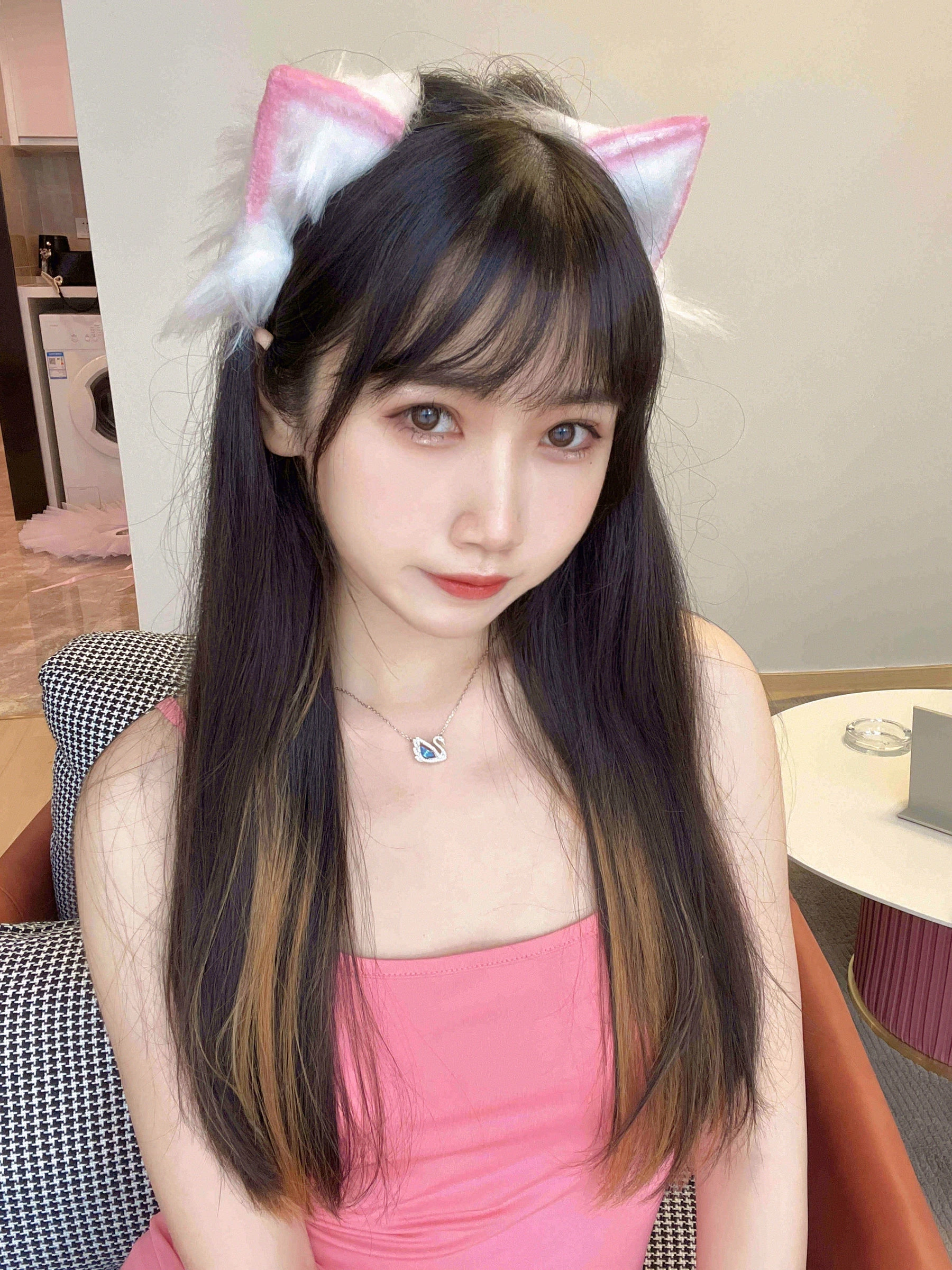 微博人气Coser不呆猫 – 浴室粉色激凸人妻 [39P]插图1