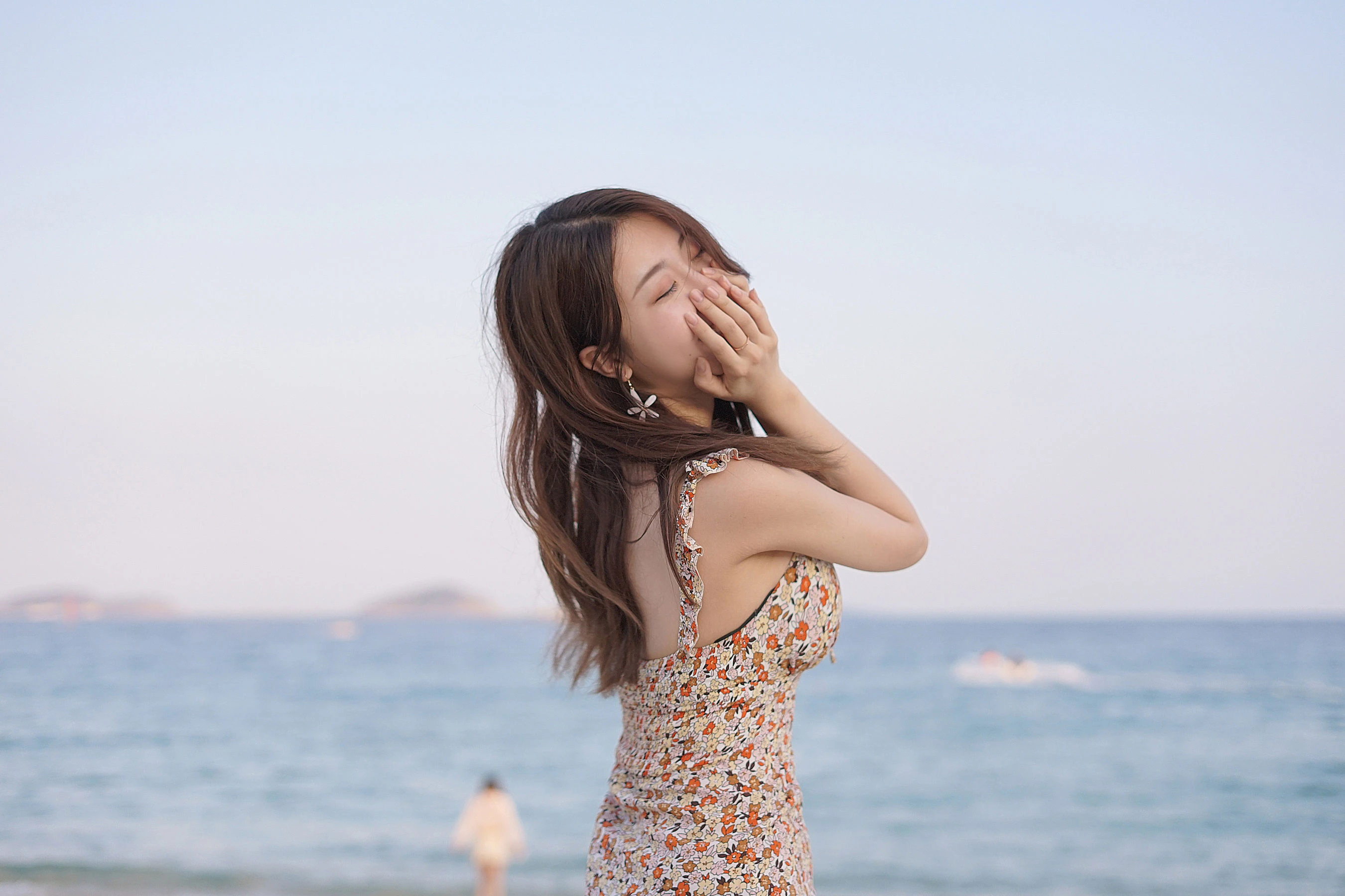 人气Coser黑川 – 海岛之旅 碎花连衣裙 [19P]插图2