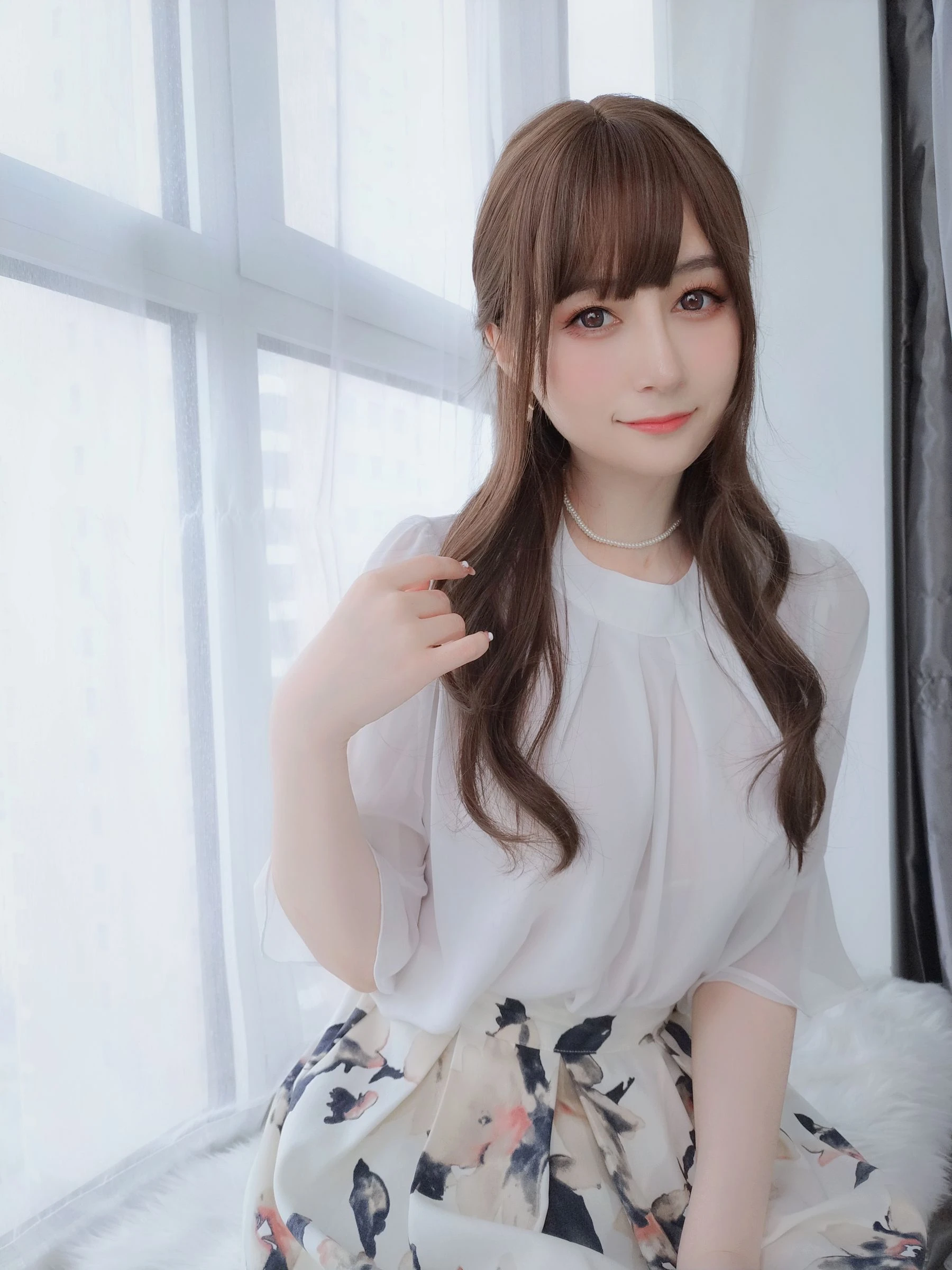 Coser小姐姐白银 – 肉丝人妻插图1