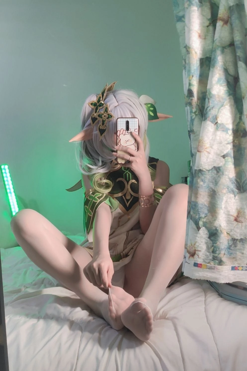 洛桑w伊梓 – 小草神高清在线欣赏-撸撸奈子