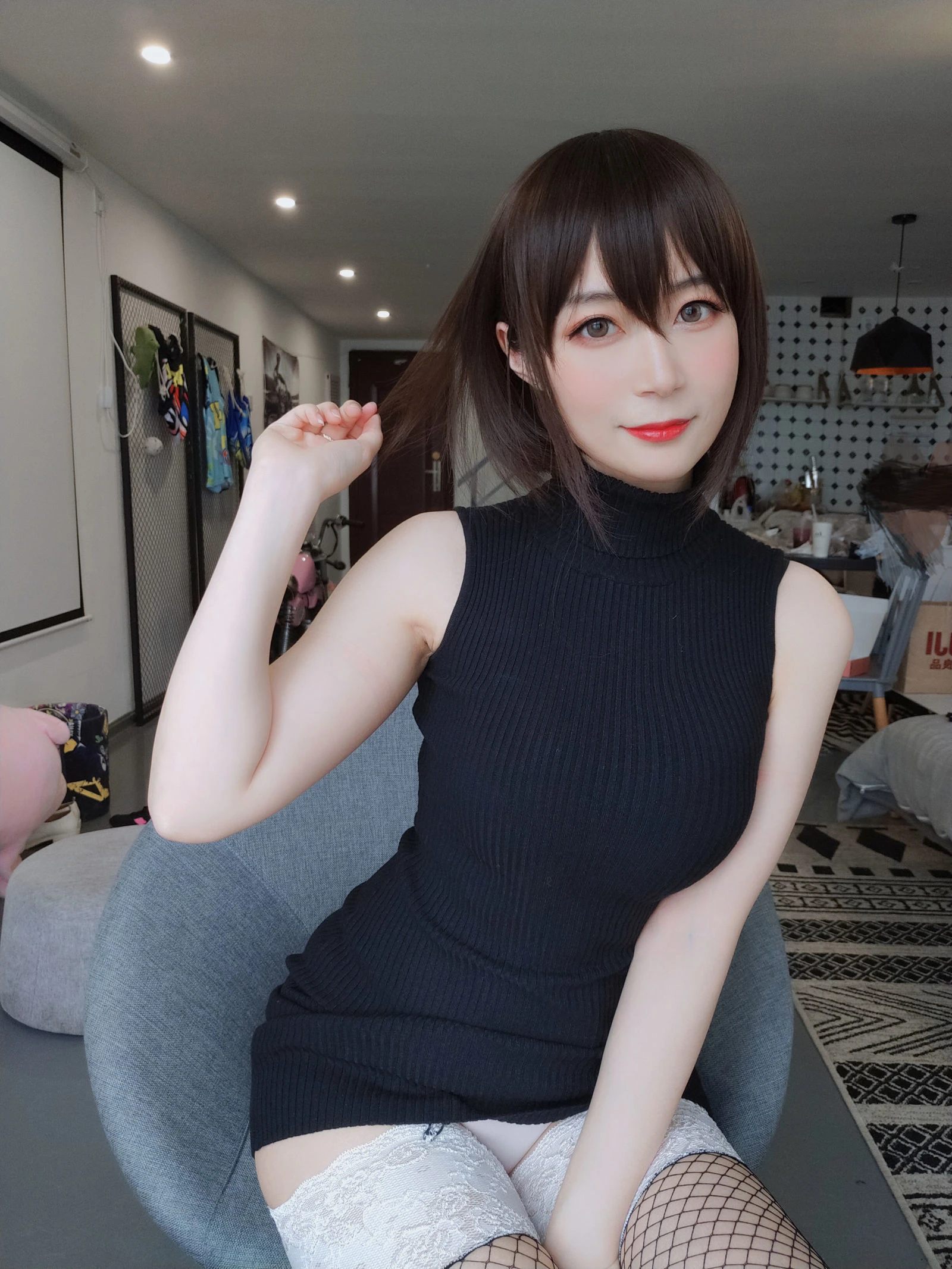 白银 – 黑色包臀裙 [35P]高清在线欣赏-撸撸奈子