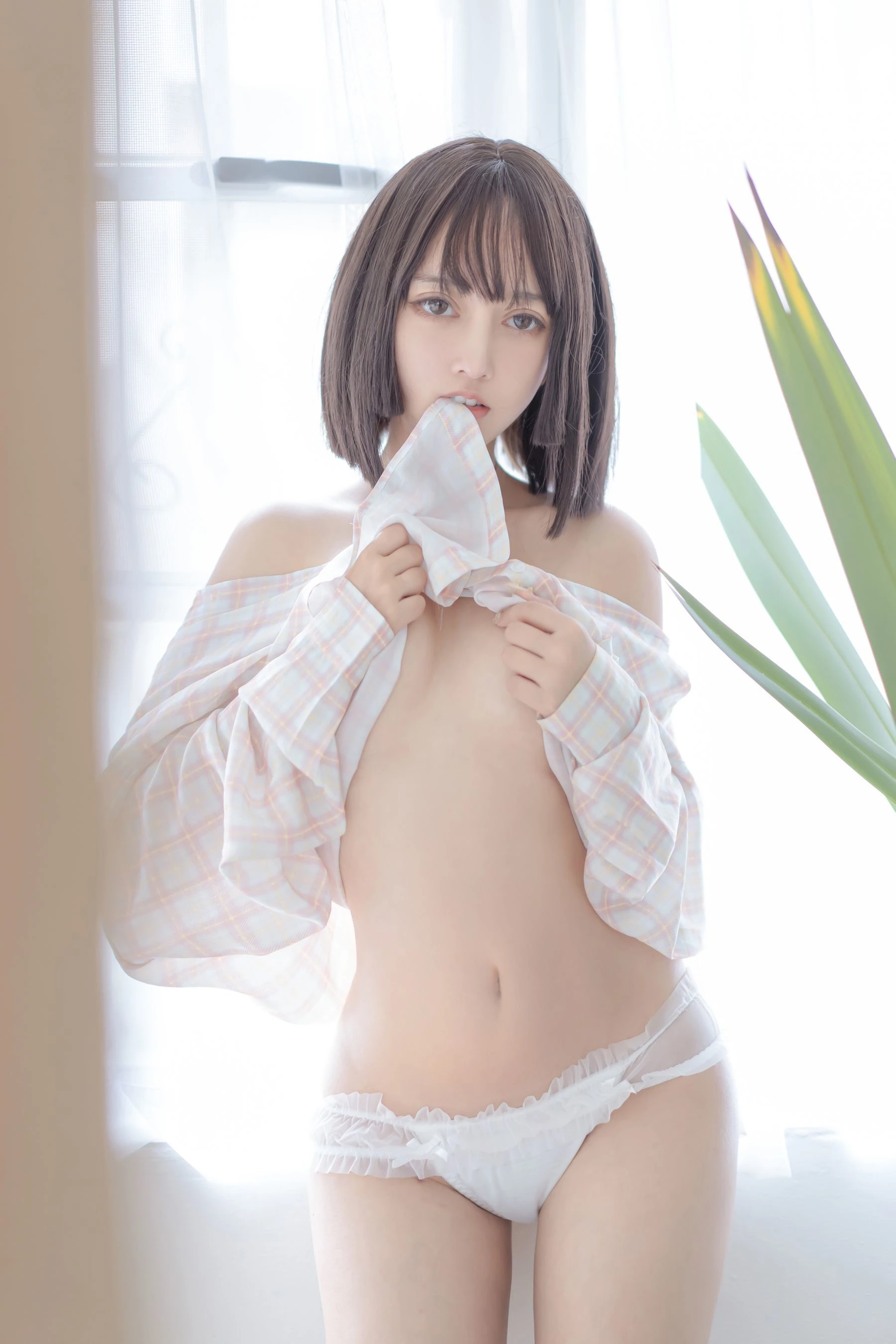 斗鱼米线线sama写真 背带裤插图8