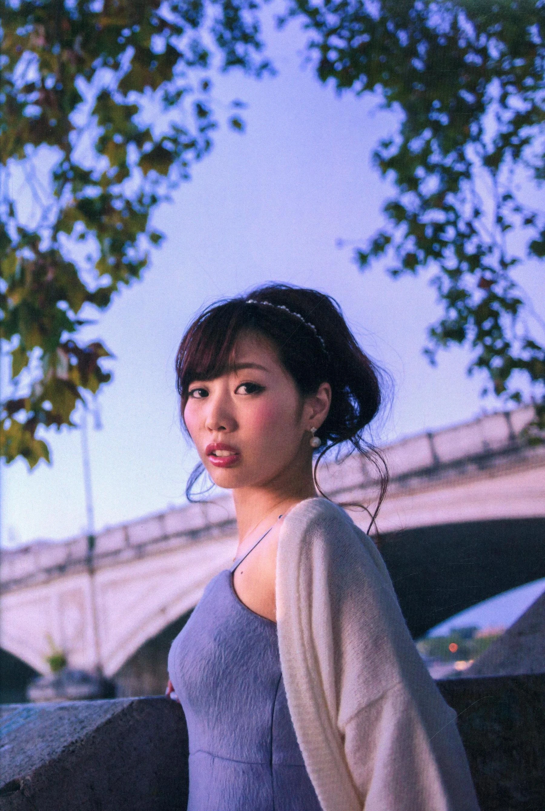 楠田亜衣奈 ファーストソロ写真集「くすくすくっすん」插图1