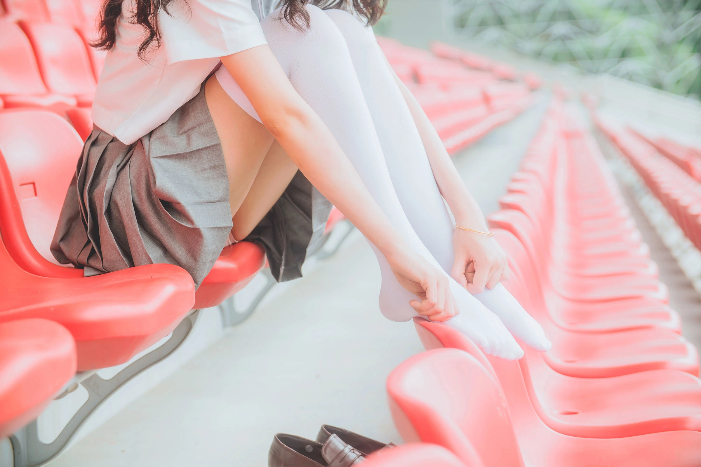 [萝莉COS] 木绵绵OwO – 灰色JK制服 [38P]插图4