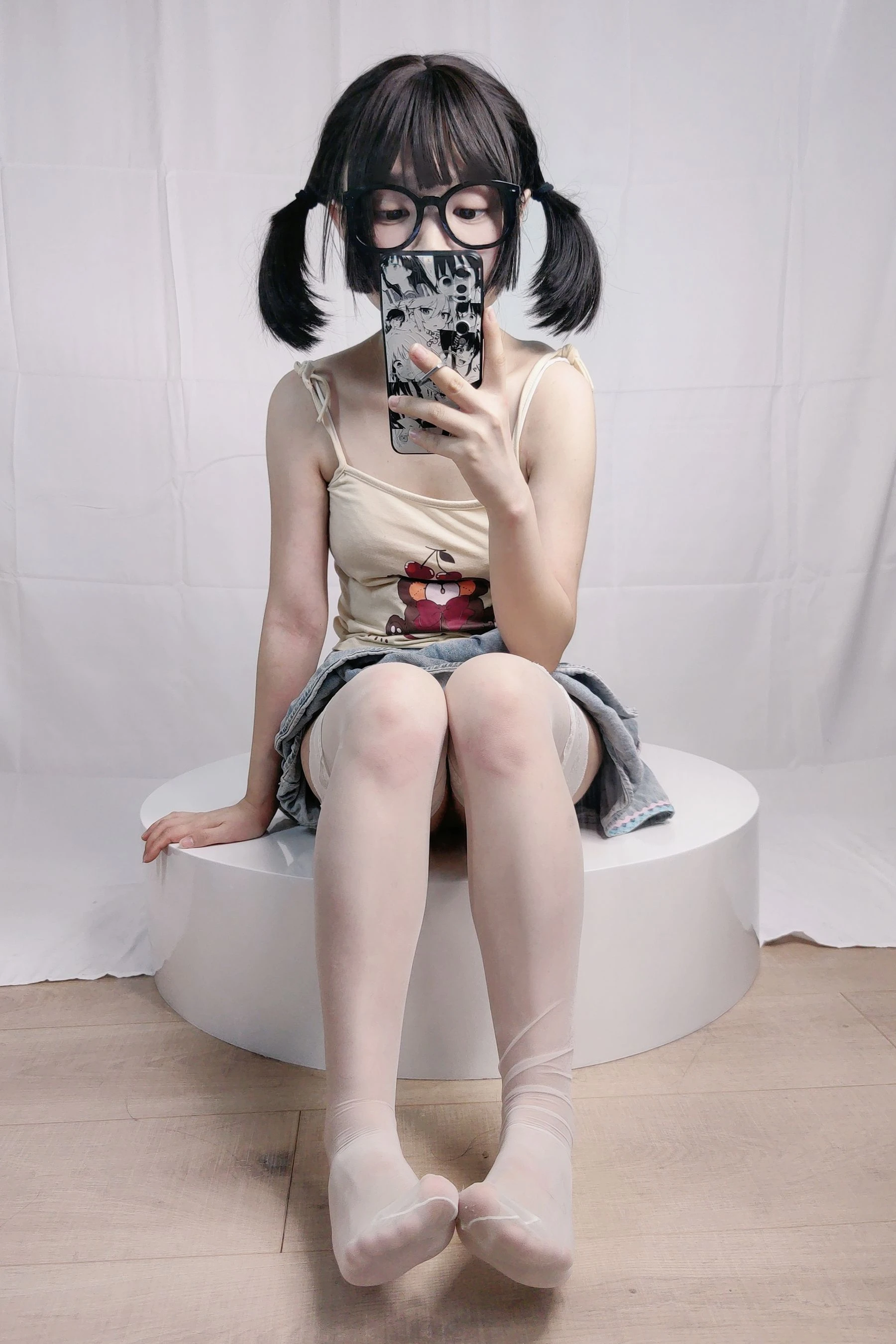 神沢永莉 – 绫蛋糕裙吊带袜汐插图1