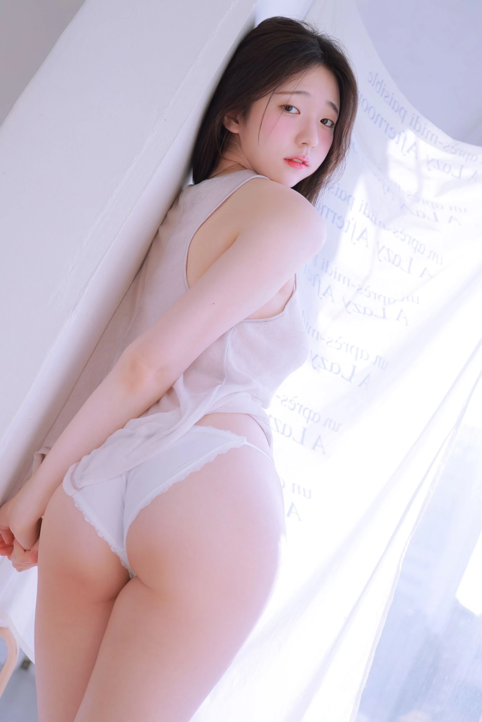 Yeonwoo – See through插图2