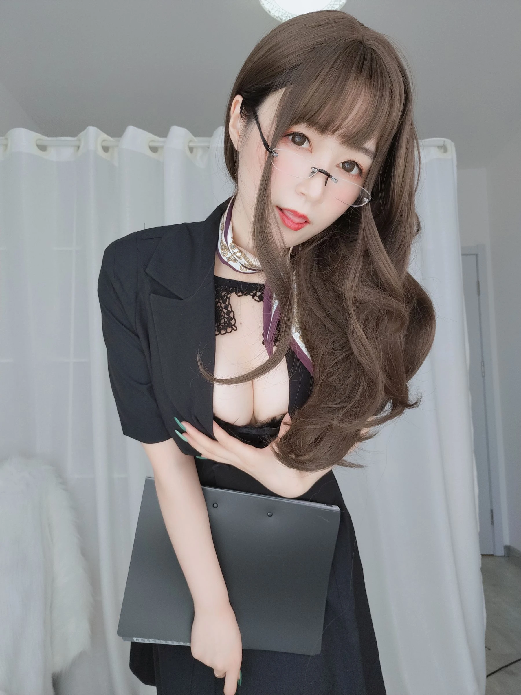 Coser小姐姐白银 – OL下的内衣插图5