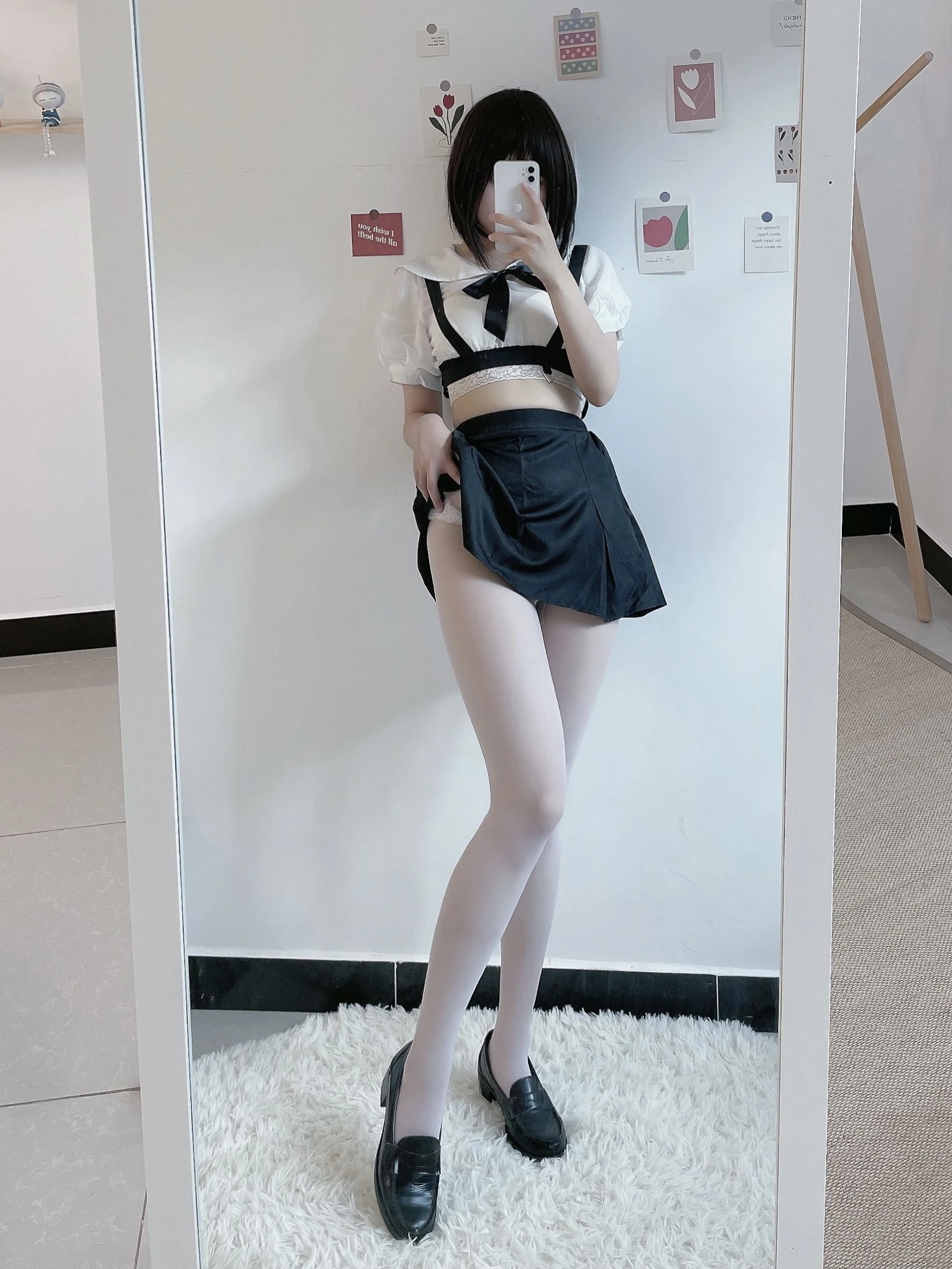 动漫博主田璐璐 – 白丝短裙插图1