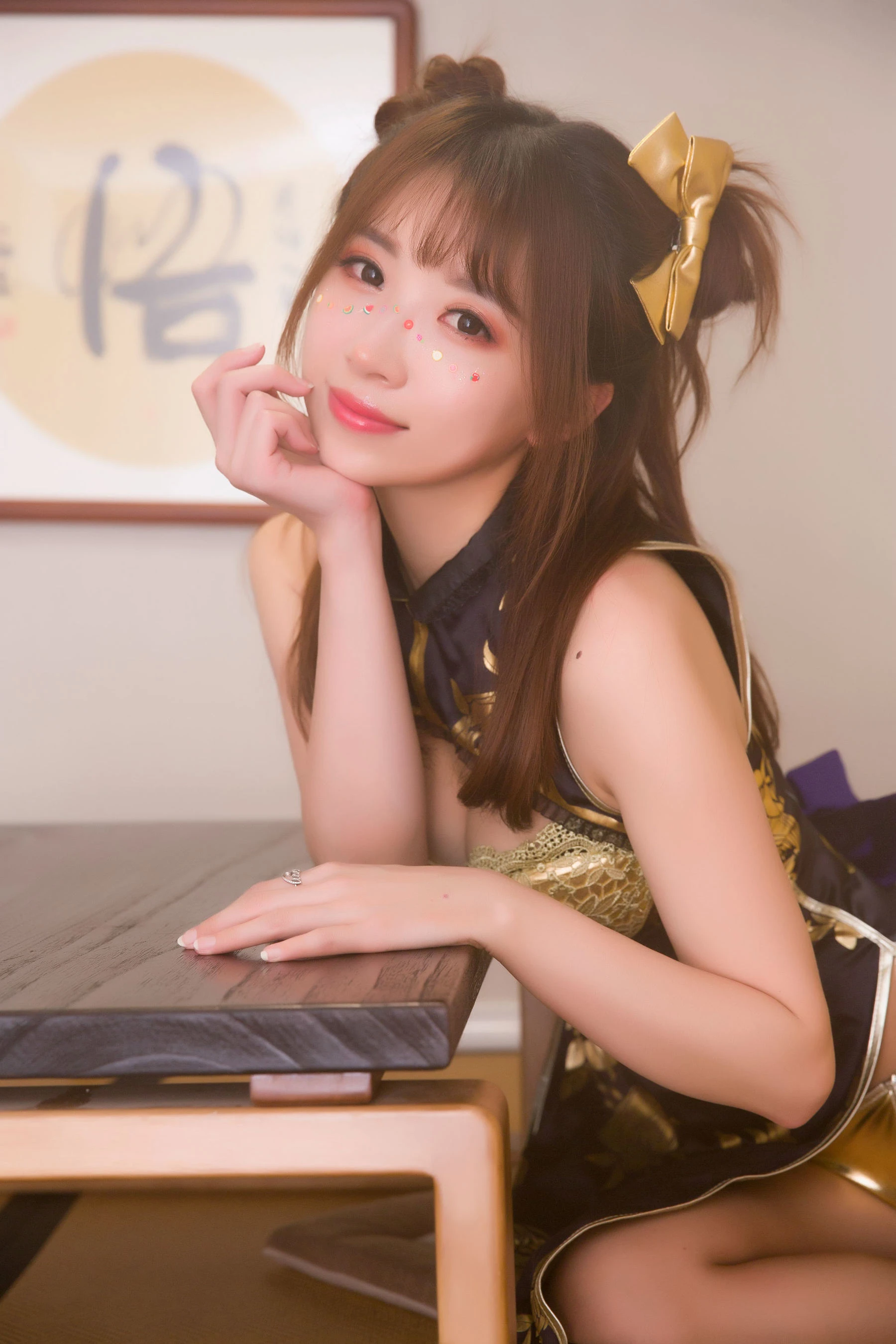 斗鱼主播小女巫露娜 – 金丝旗袍插图1