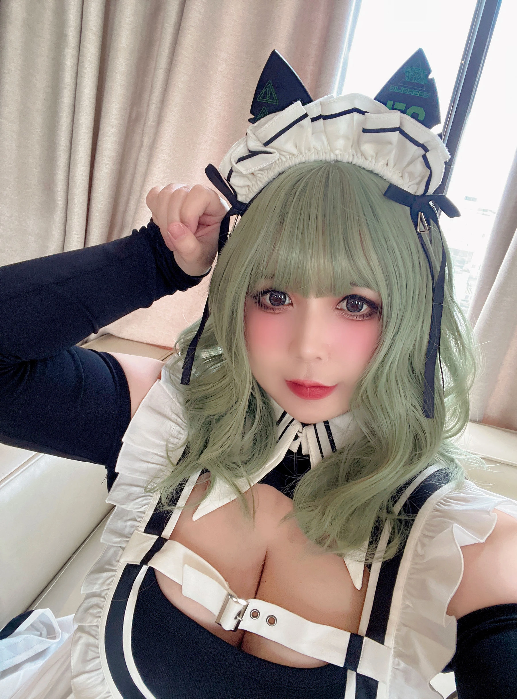 Uy Uy – Cyber Maid插图3