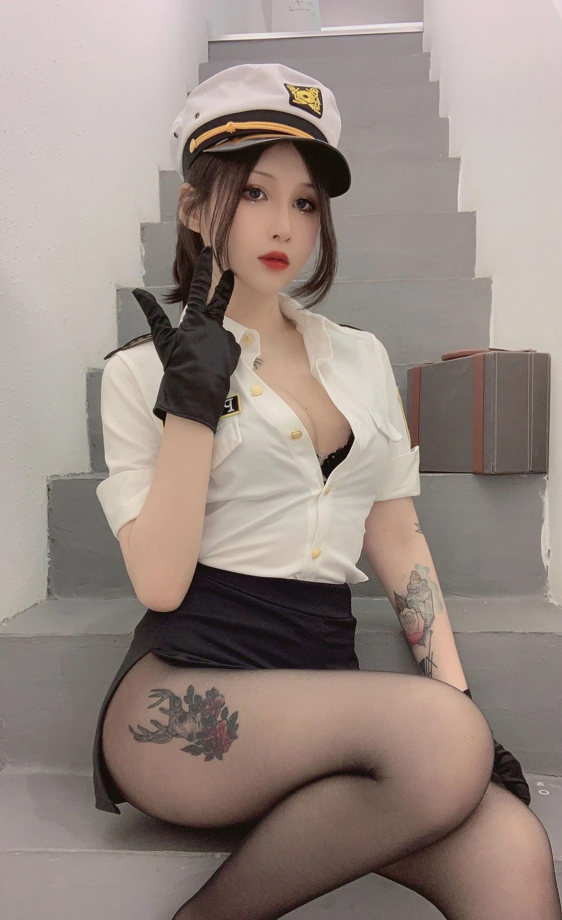 vams子 – 女警插图1
