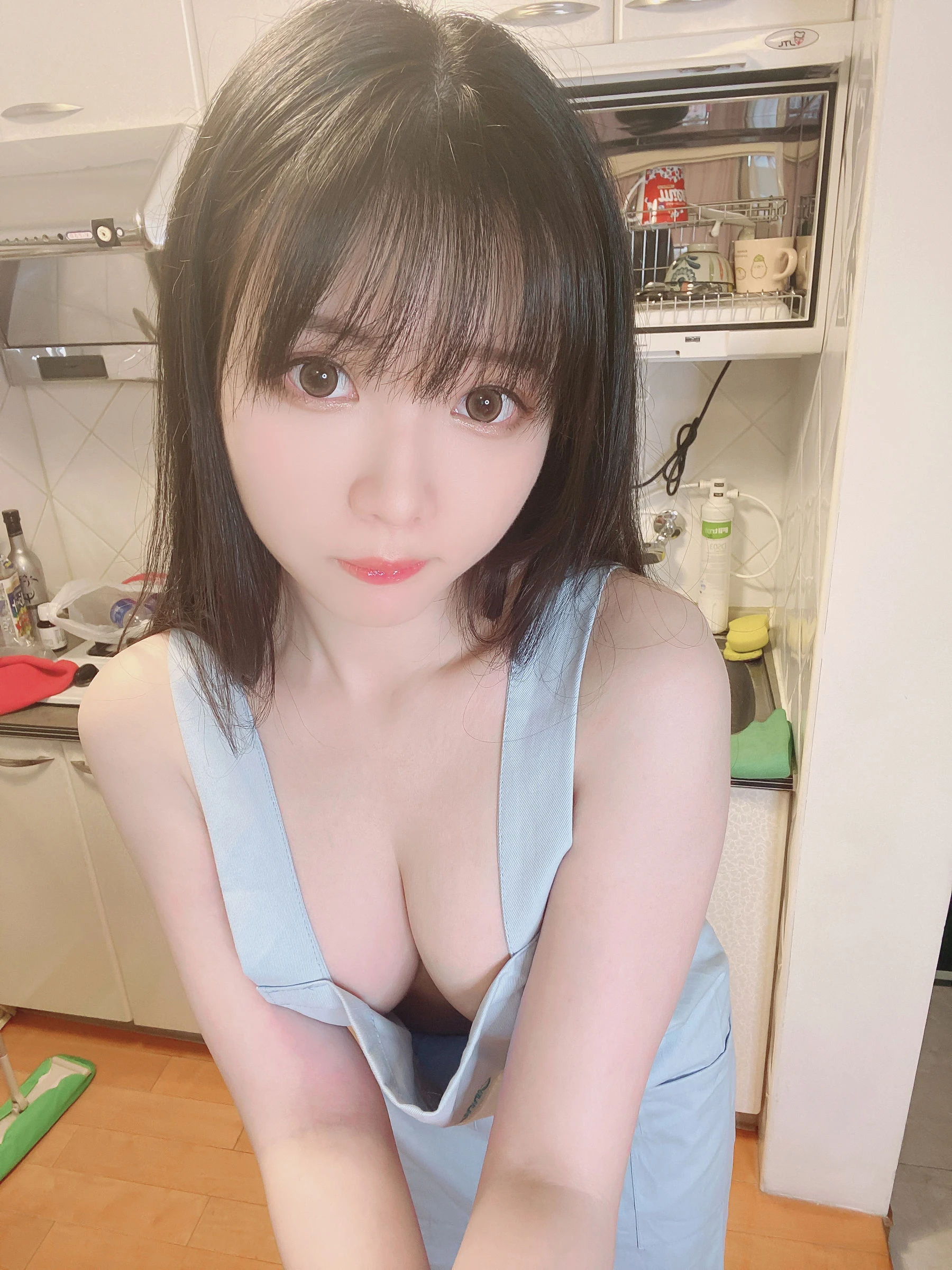微博妹纸霜月shimo – 裸エプロン__━(___)━!插图2