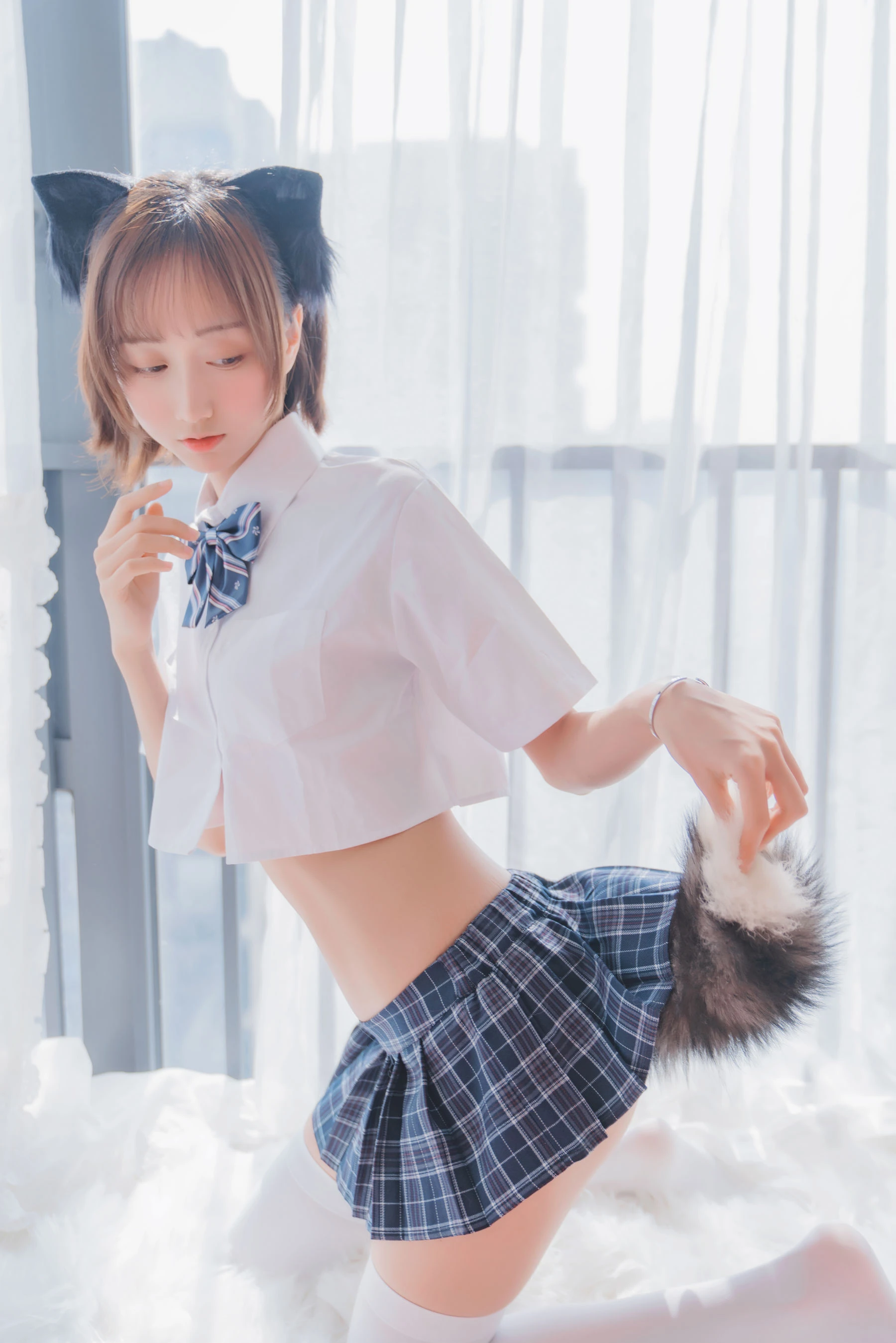 萌系小姐姐木绵绵OwO – 怀中猫插图2