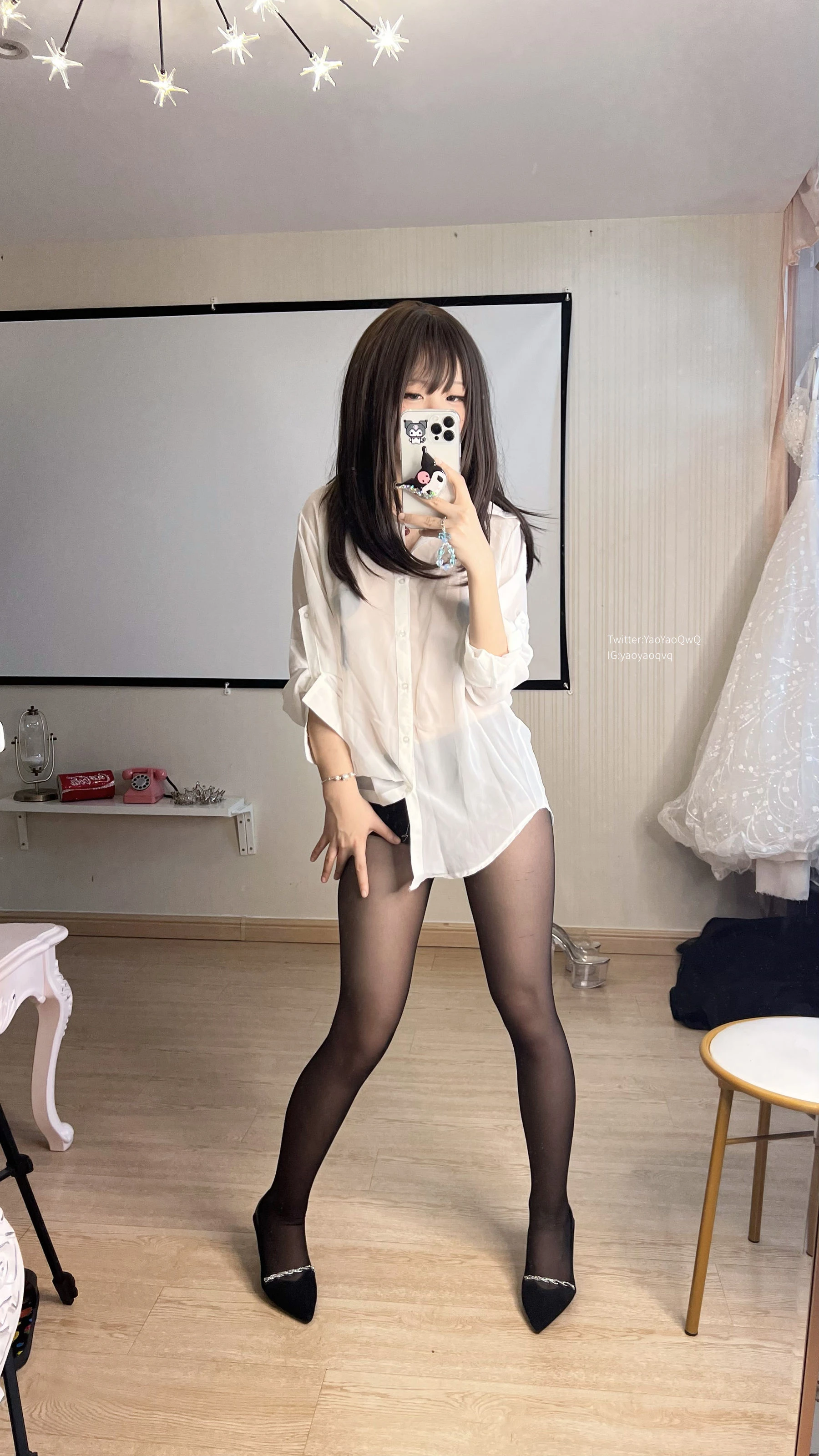 萌妹子Coser摇摇乐yoyo – 白衫黑丝插图2