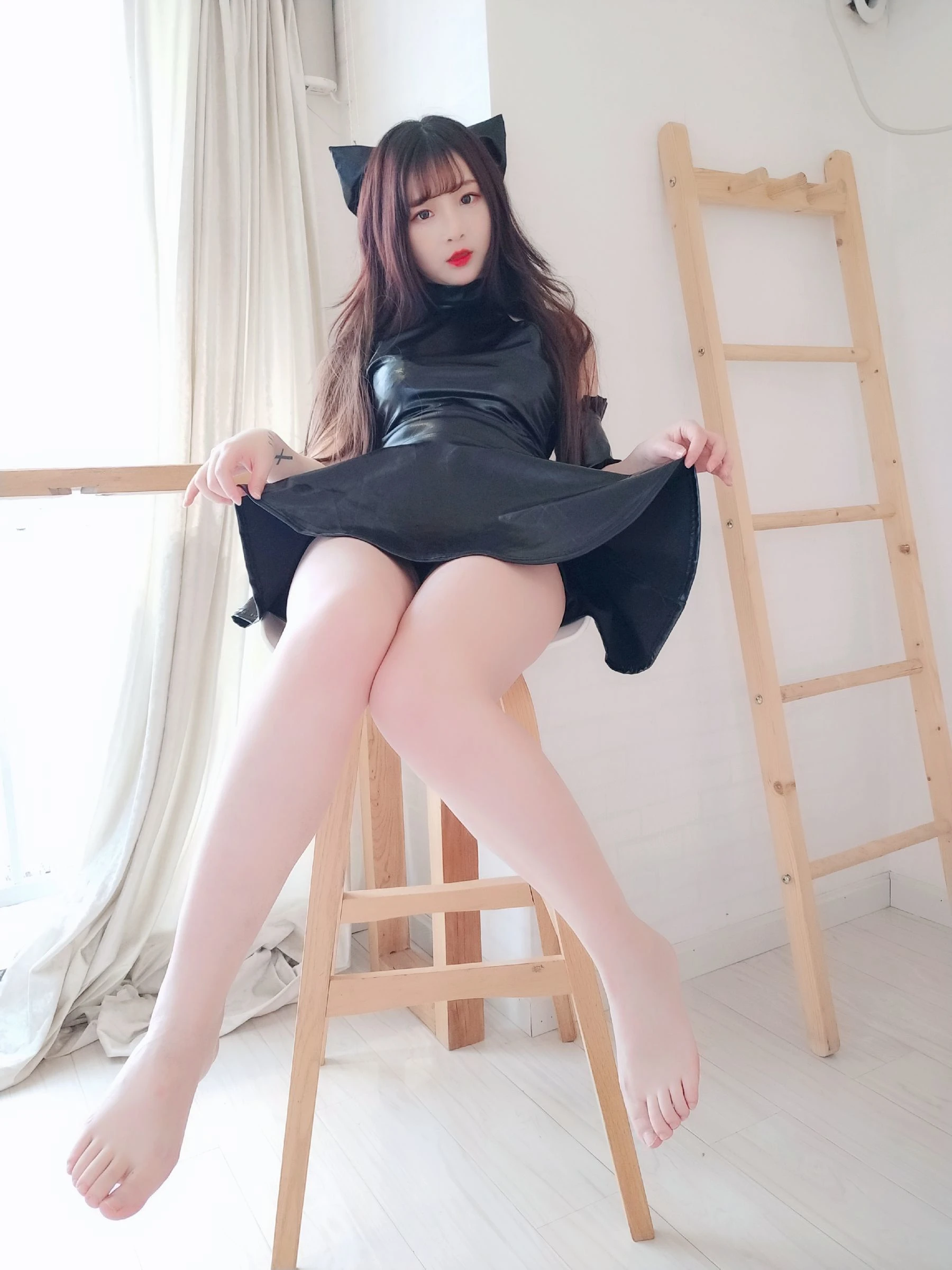 二次元美女古川kagura – 黑亮连衣裙插图1