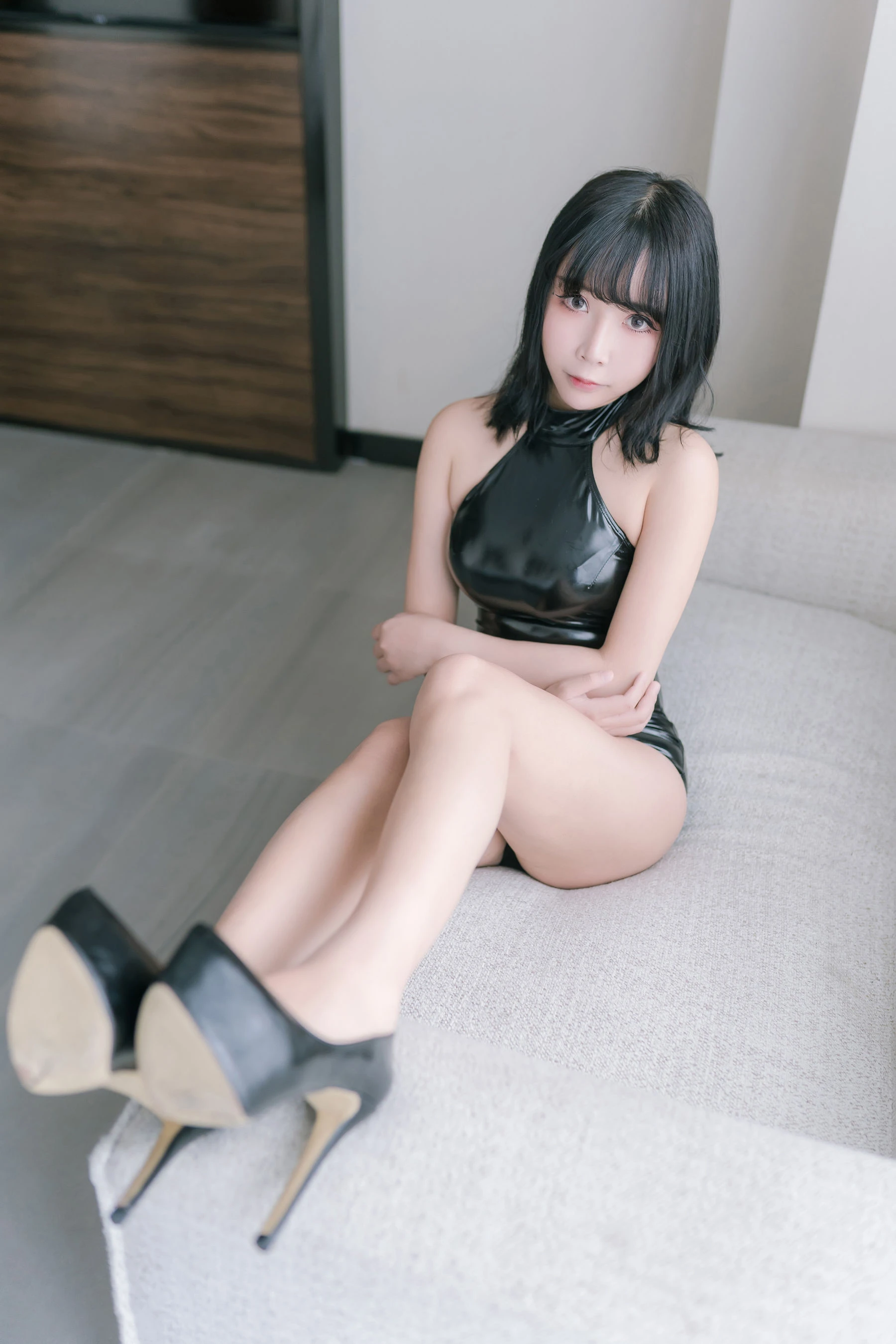 二次元妹子抱走莫子aa 黑胶高跟鞋插图6