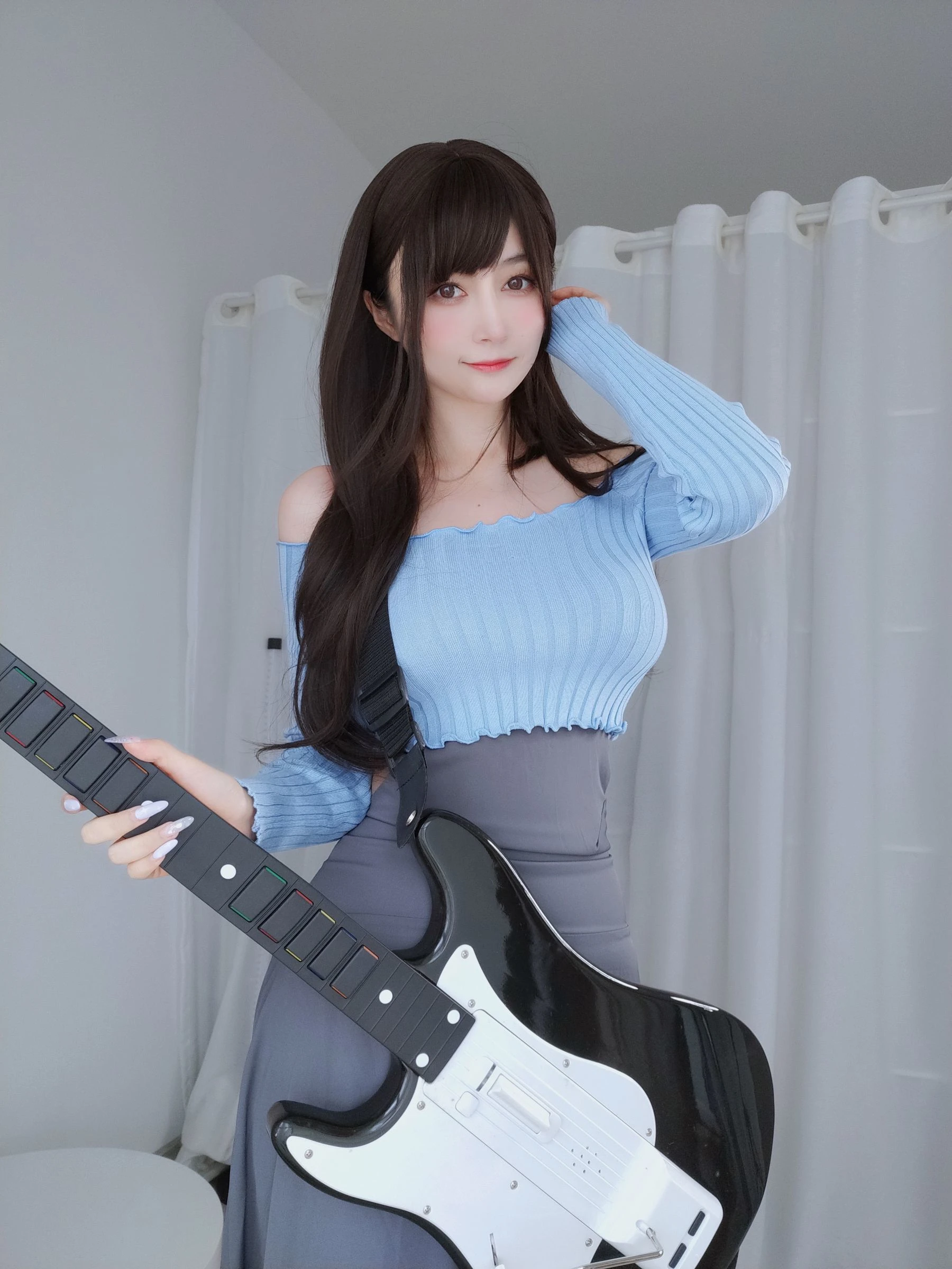 Coser小姐姐白银 – 吉他妹妹高清在线欣赏-撸撸奈子
