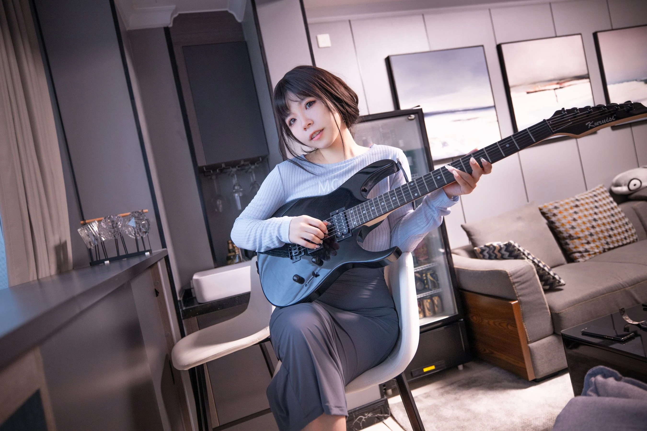 自闭颜球球(无颜小天使wy) – 吉他妹妹插图2